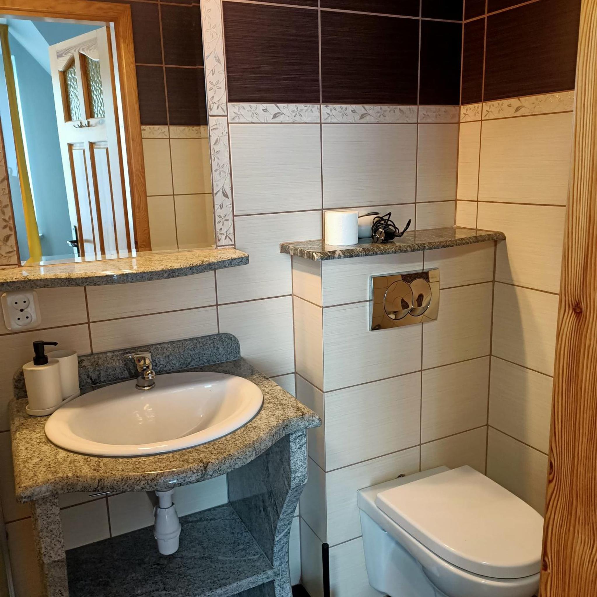 Double Room with Balcony - Photo 3