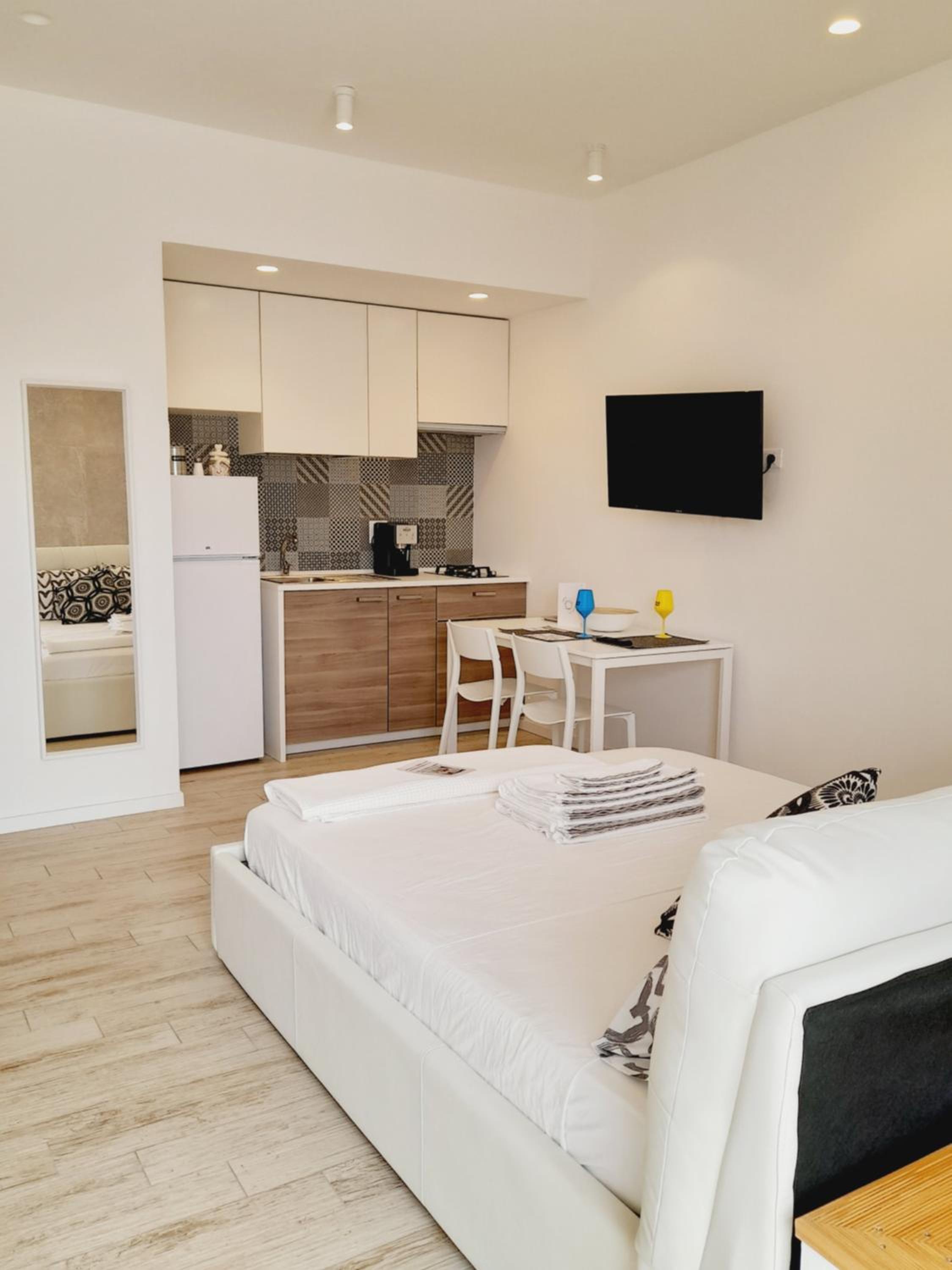 Double Room with Spa Bath - Photo 6