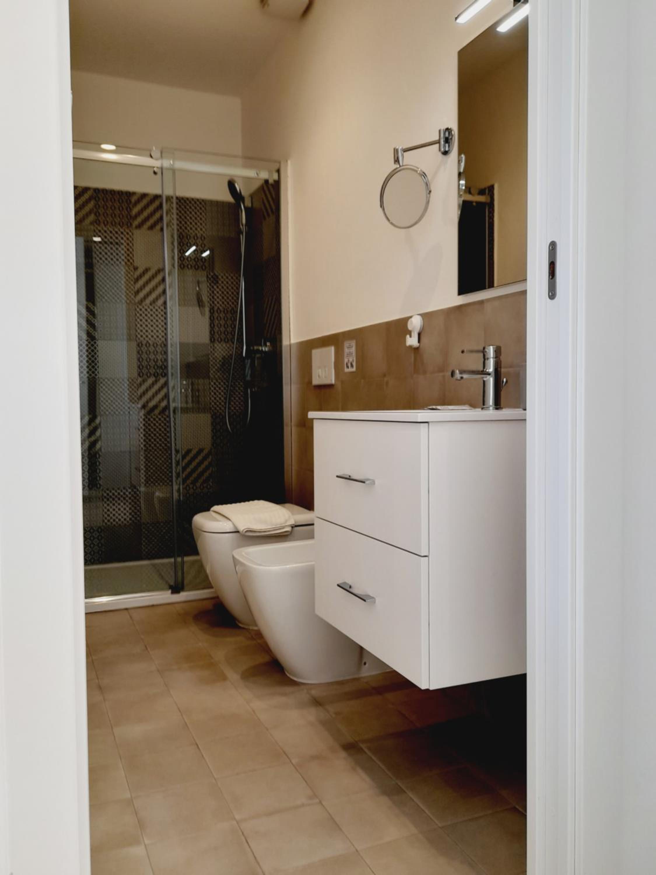 Double Room with Spa Bath - Photo 5