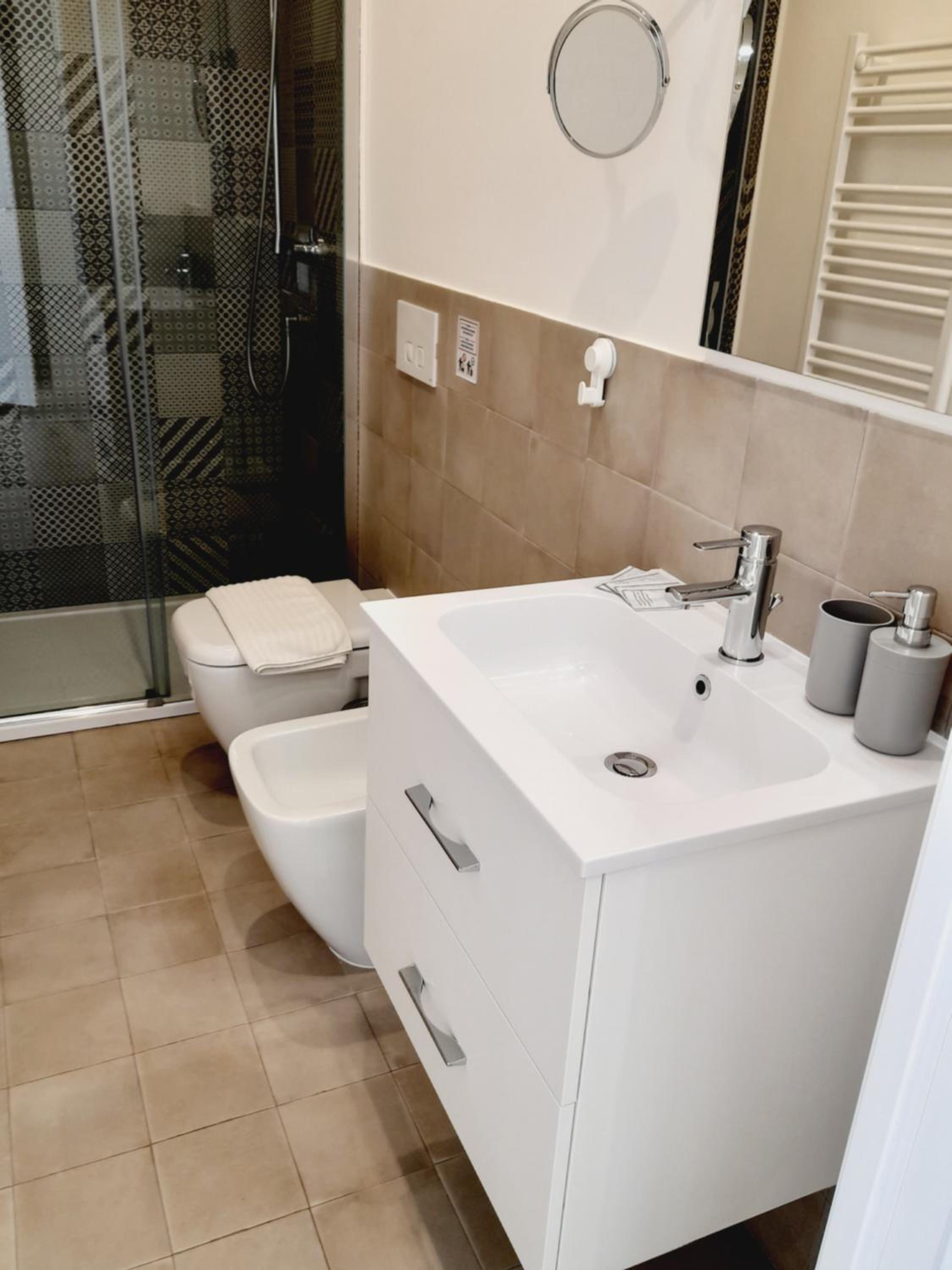 Double Room with Spa Bath - Photo 4