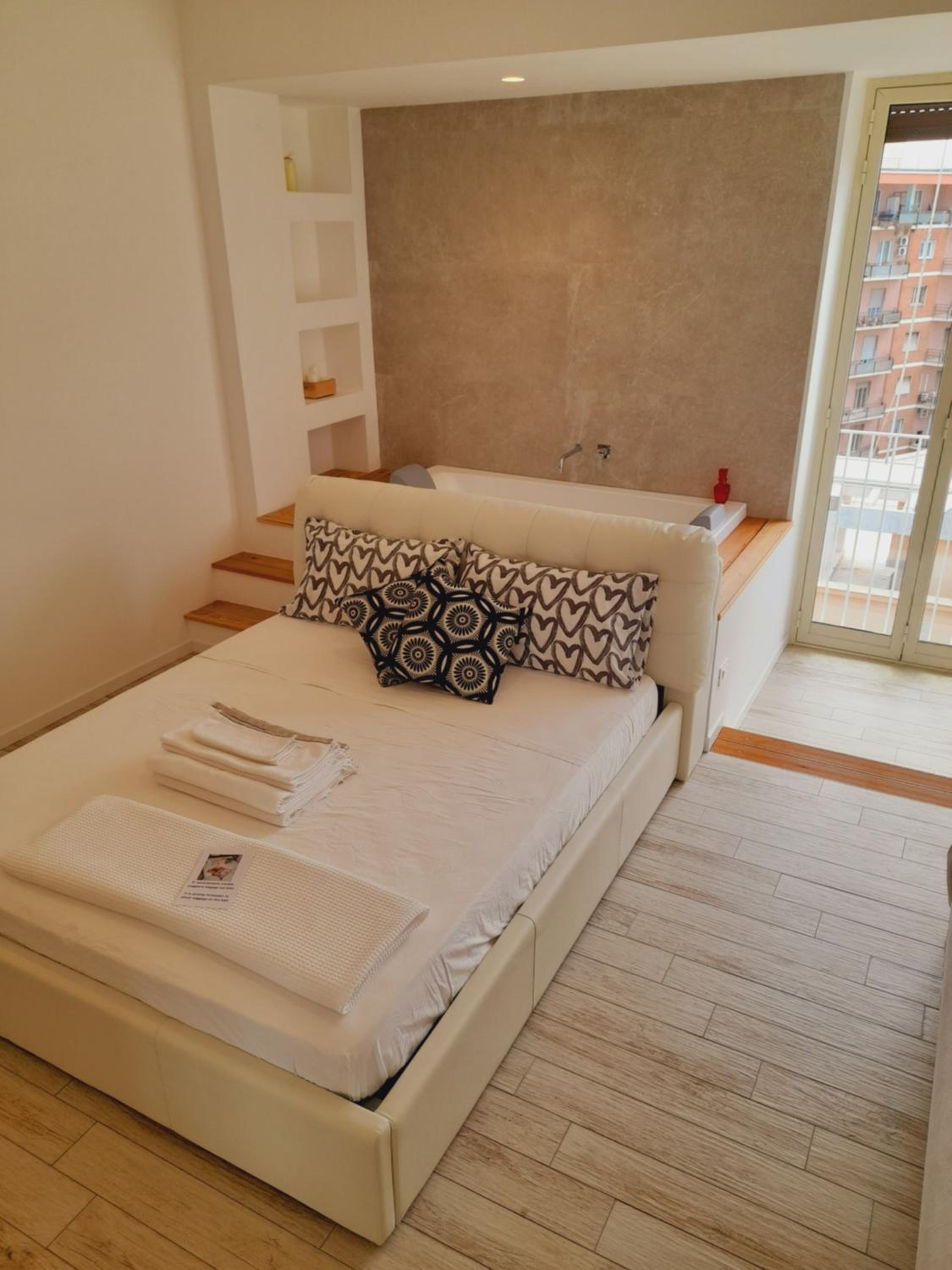 Double Room with Spa Bath - Photo 3