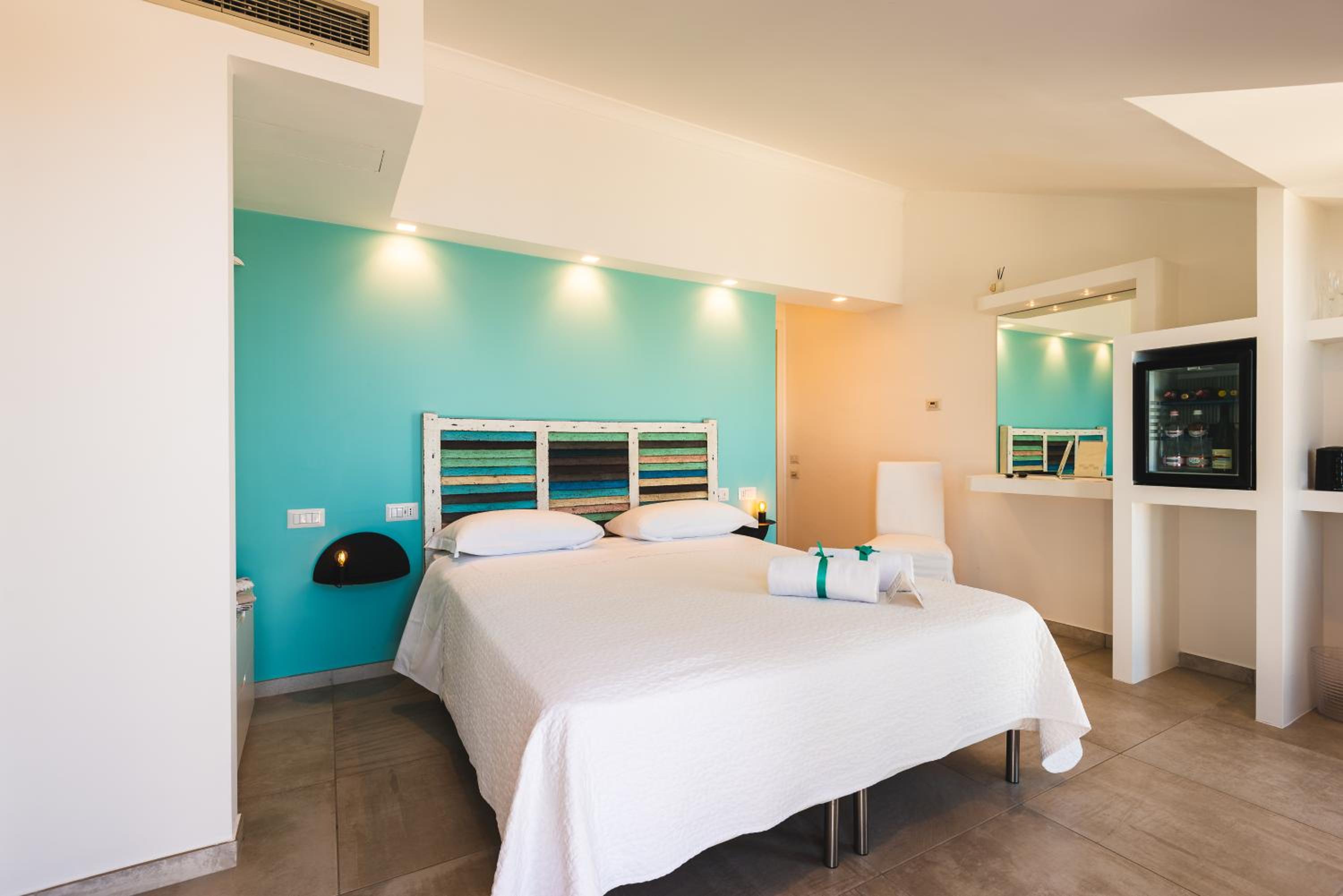 Deluxe Double Room with Balcony and Sea View - Photo 1