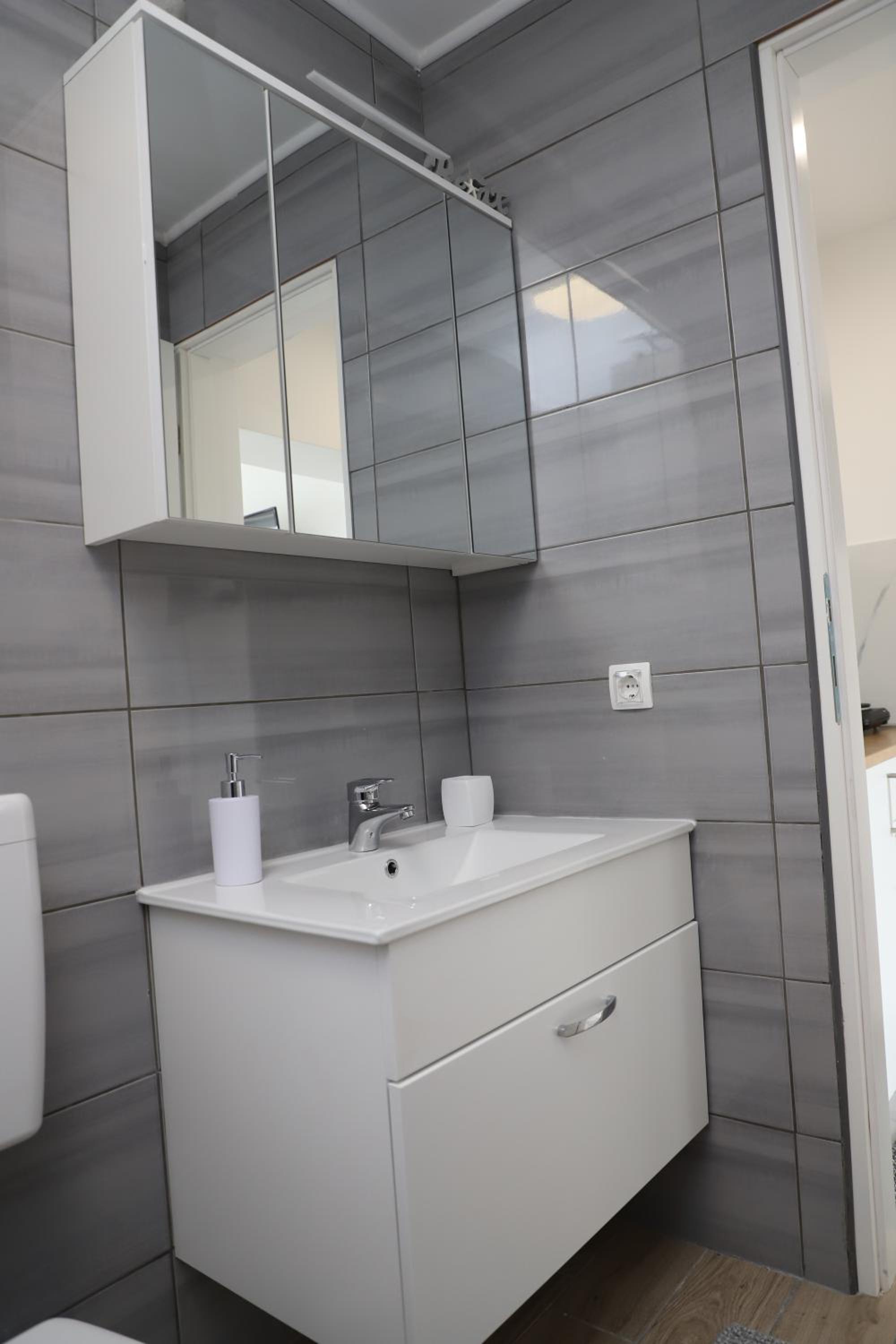 One-Bedroom Apartment photo 2