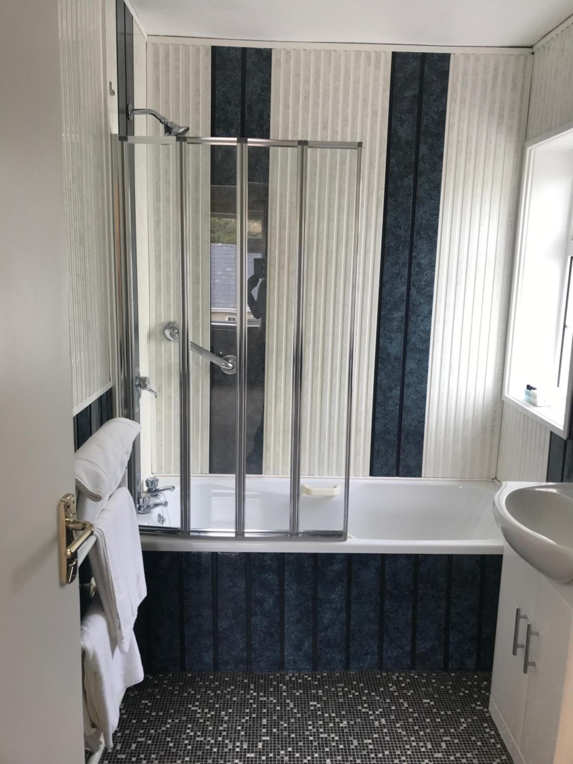 Comfort Triple Room with Shower - Photo 2