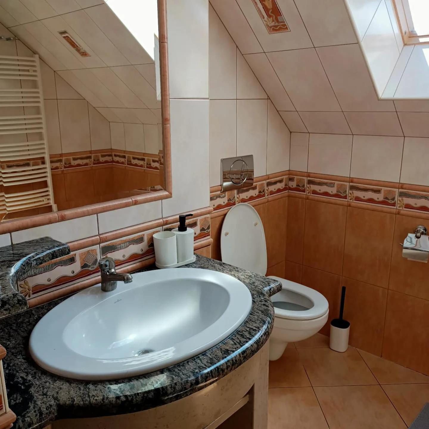 Double Room with Private External Bathroom - Photo 4