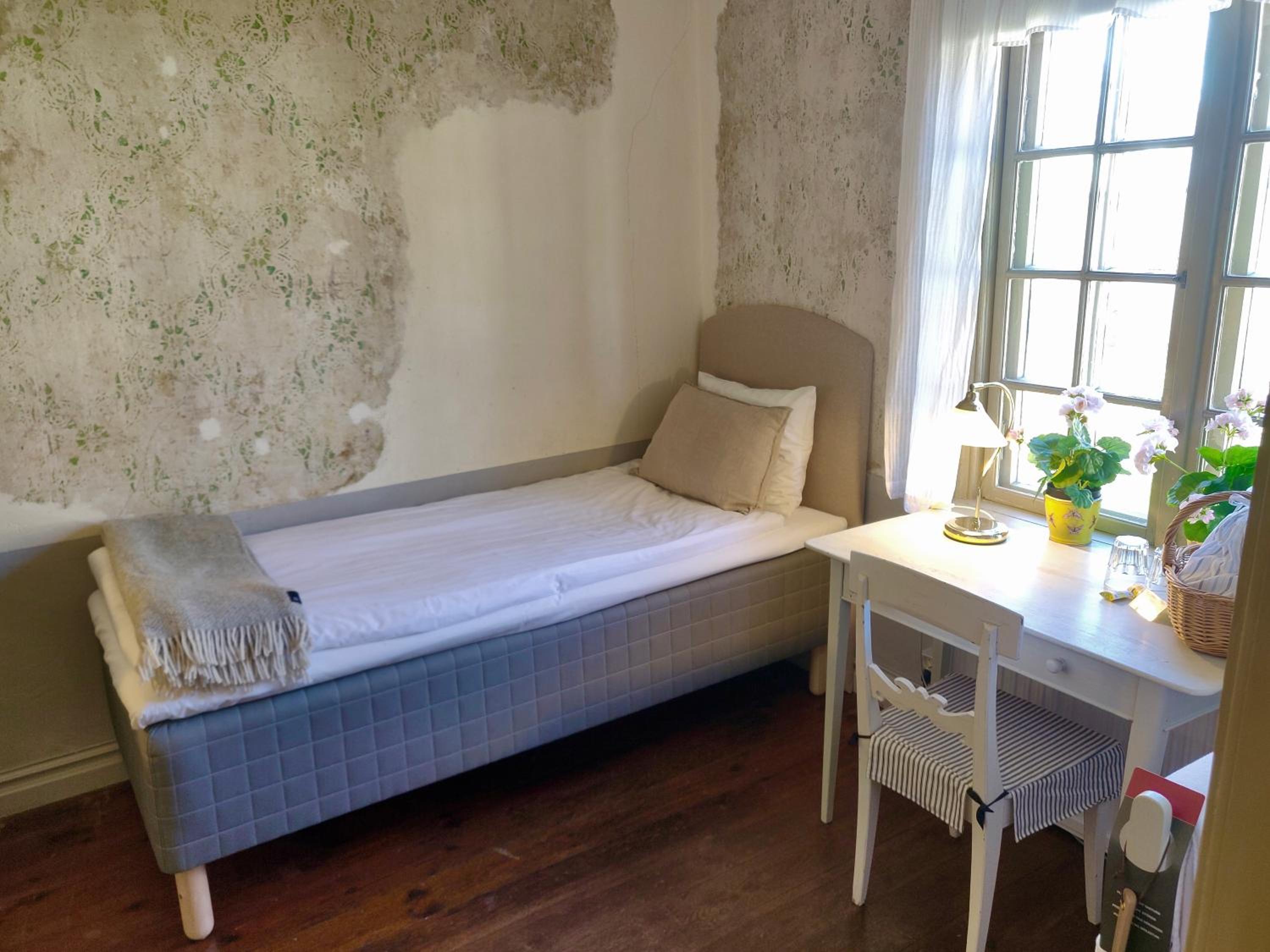Twin Room with Shared Bathroom