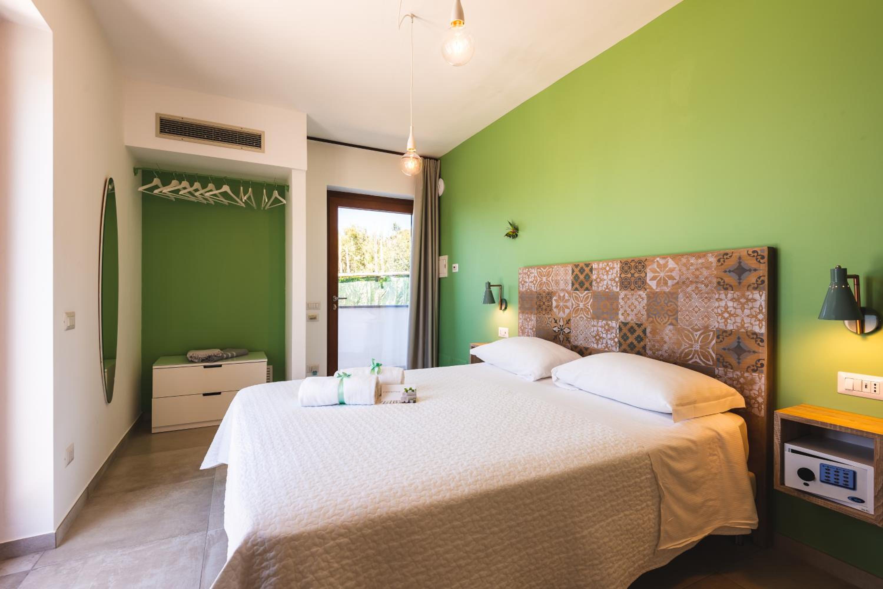 Deluxe Double Room with Balcony photo 3