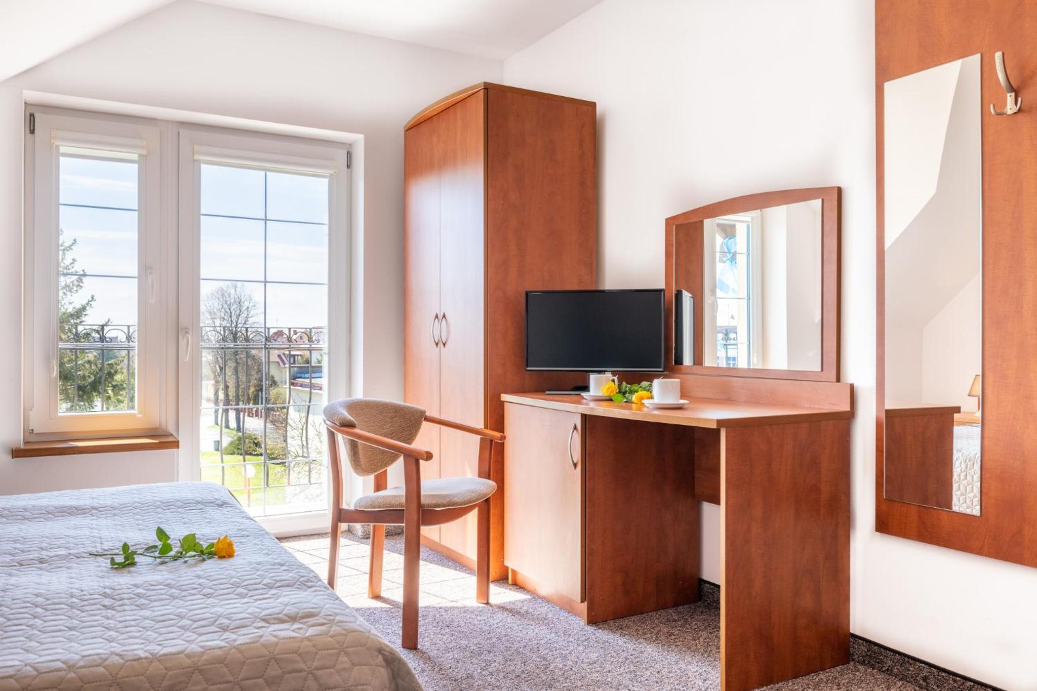 Double or Twin Room with Private Bathroom photo 3