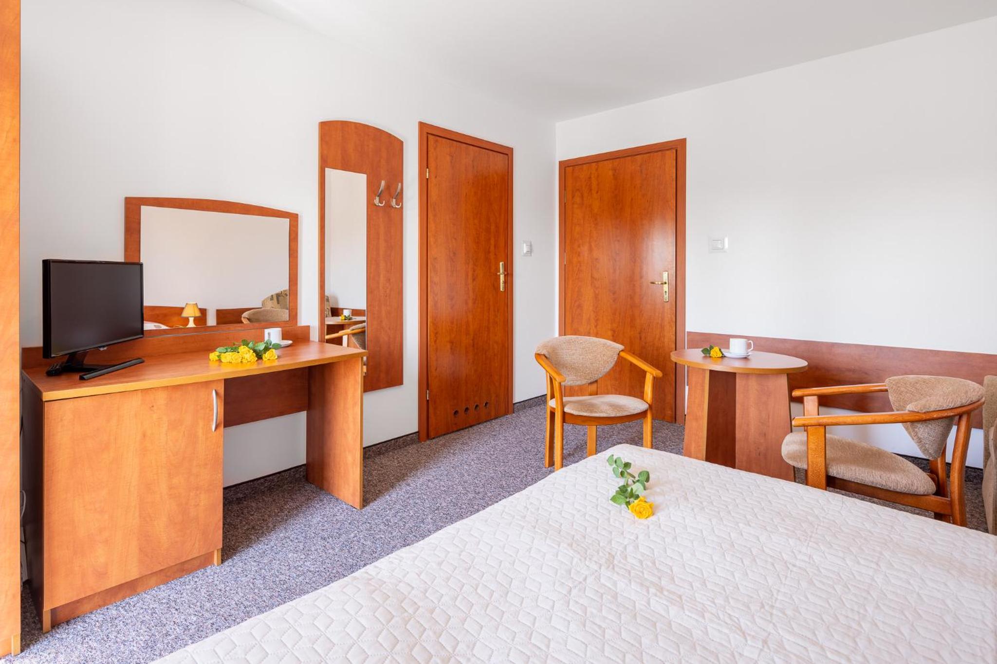 Double or Twin Room with Private Bathroom photo 3