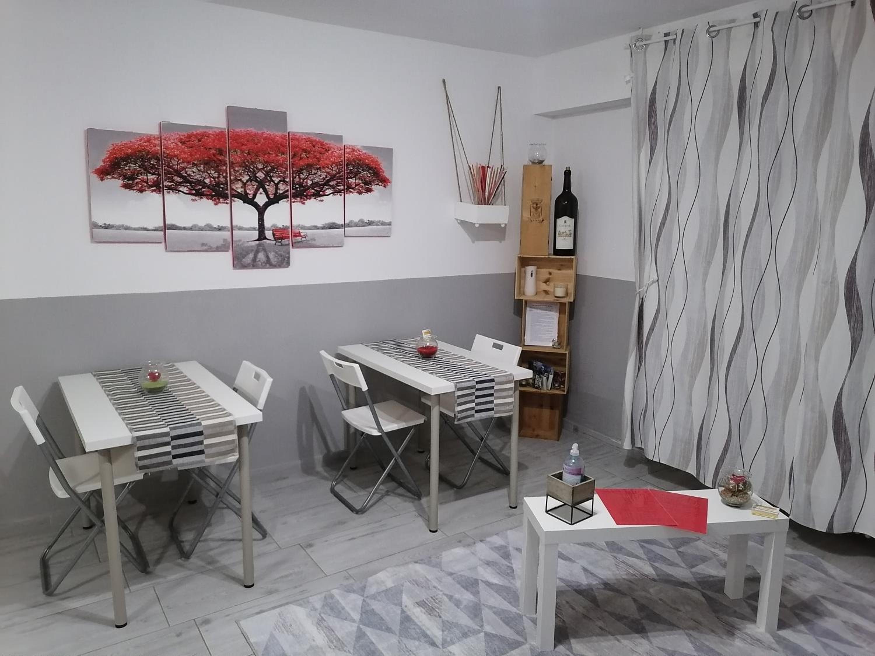Family Room with Private Bathroom - Photo 3