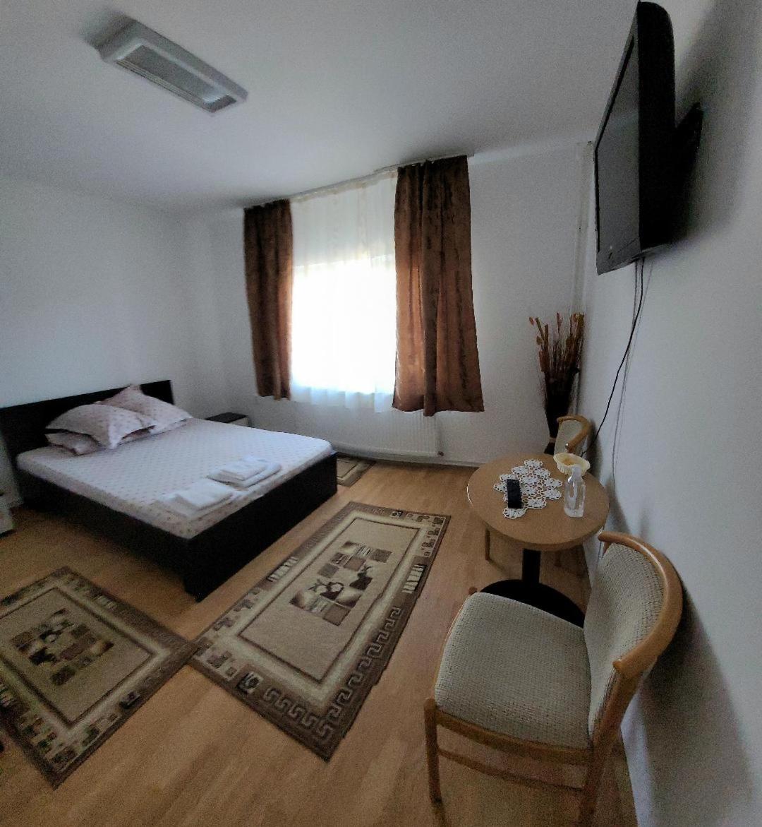Large Double Room photo 2