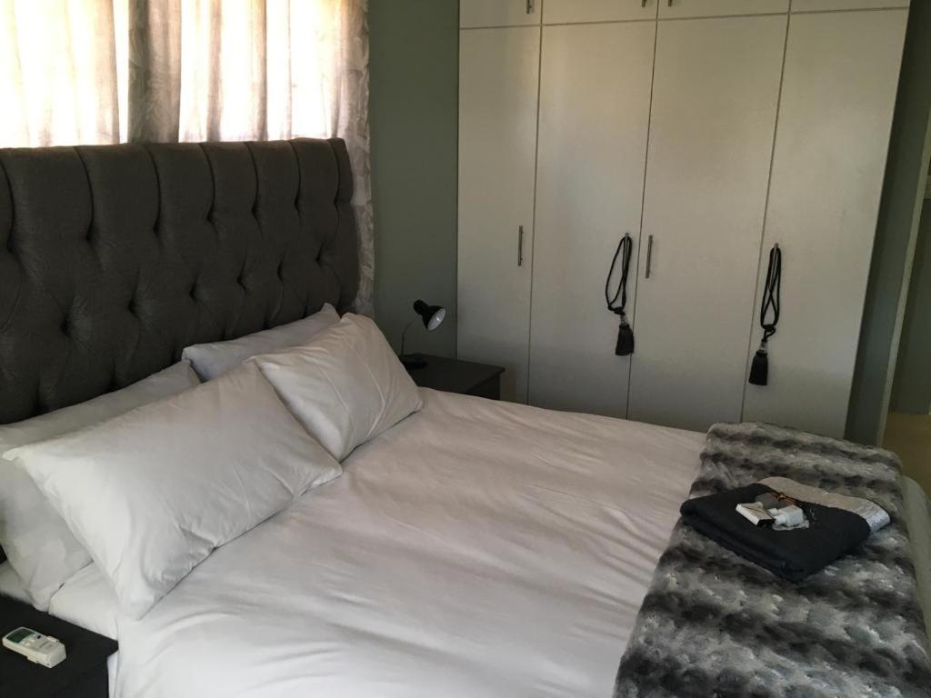Standard Double Room - Photo 9