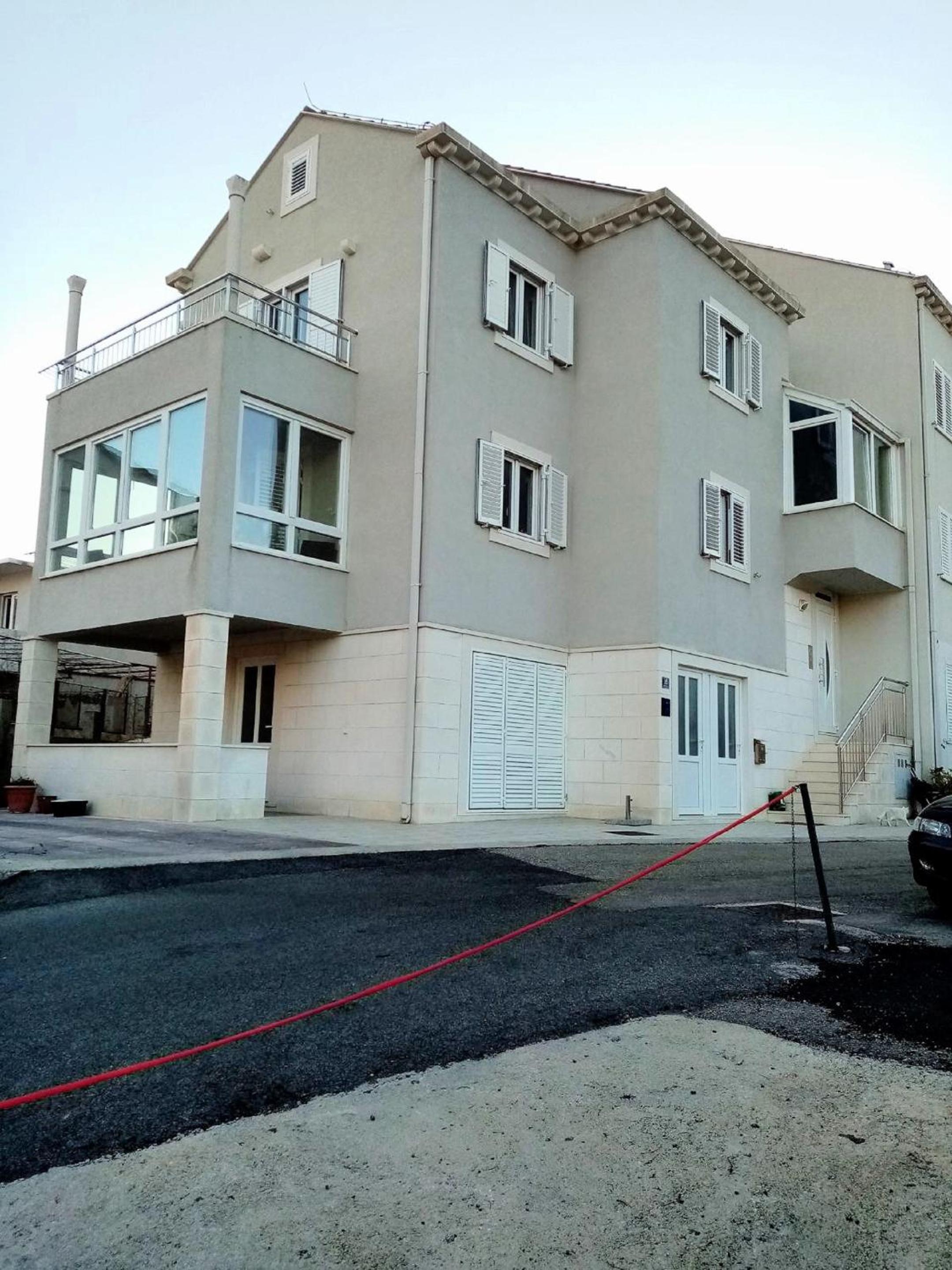 One-Bedroom Apartment with Terrace thumbnail 6
