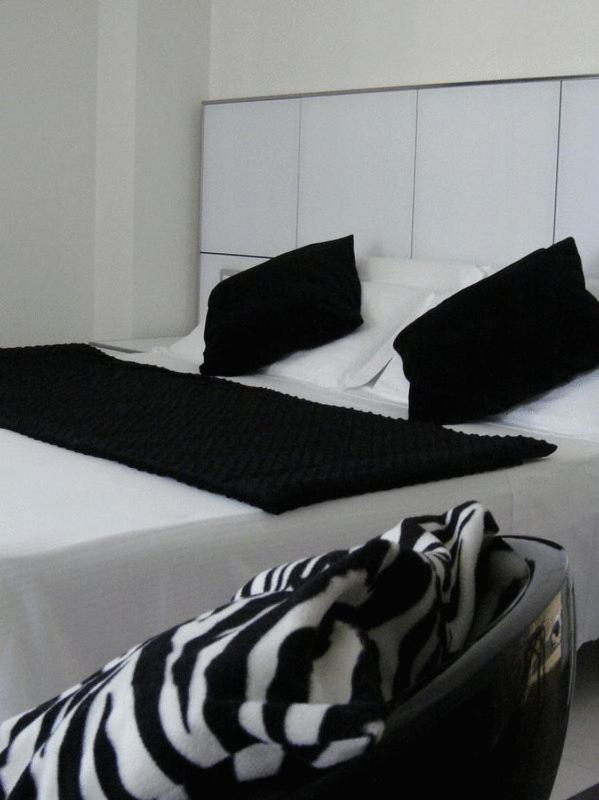 Suite with Balcony (3 Adults) - Photo 2