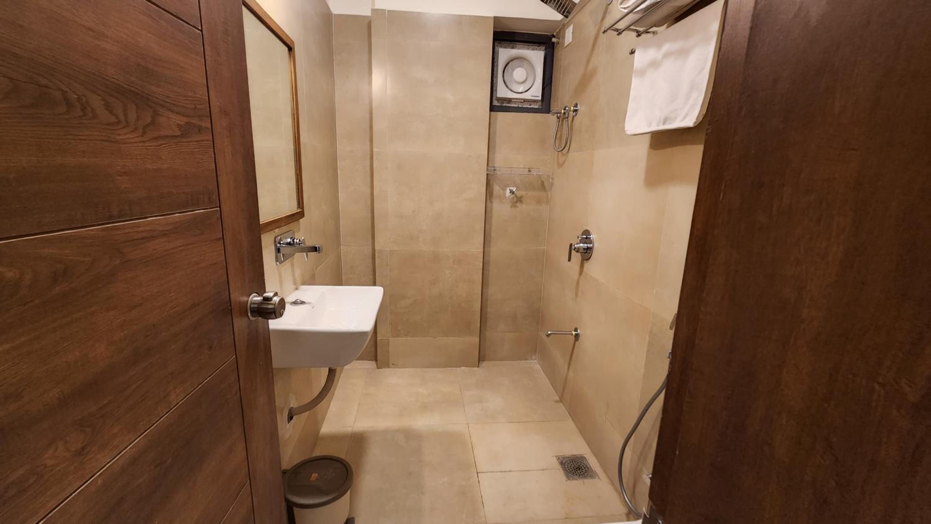 Twin Room - Photo 3