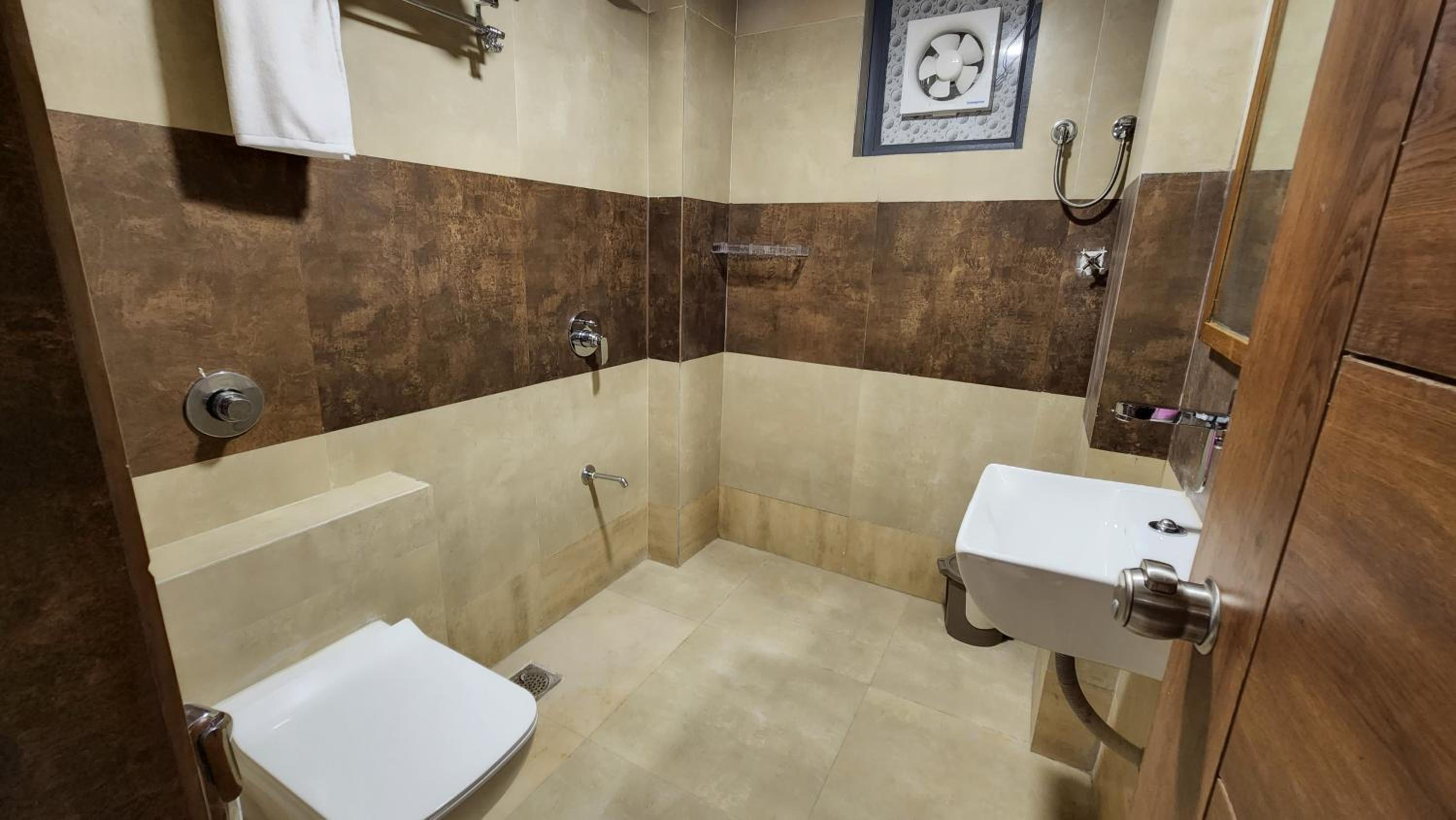 Suite - Photo 9