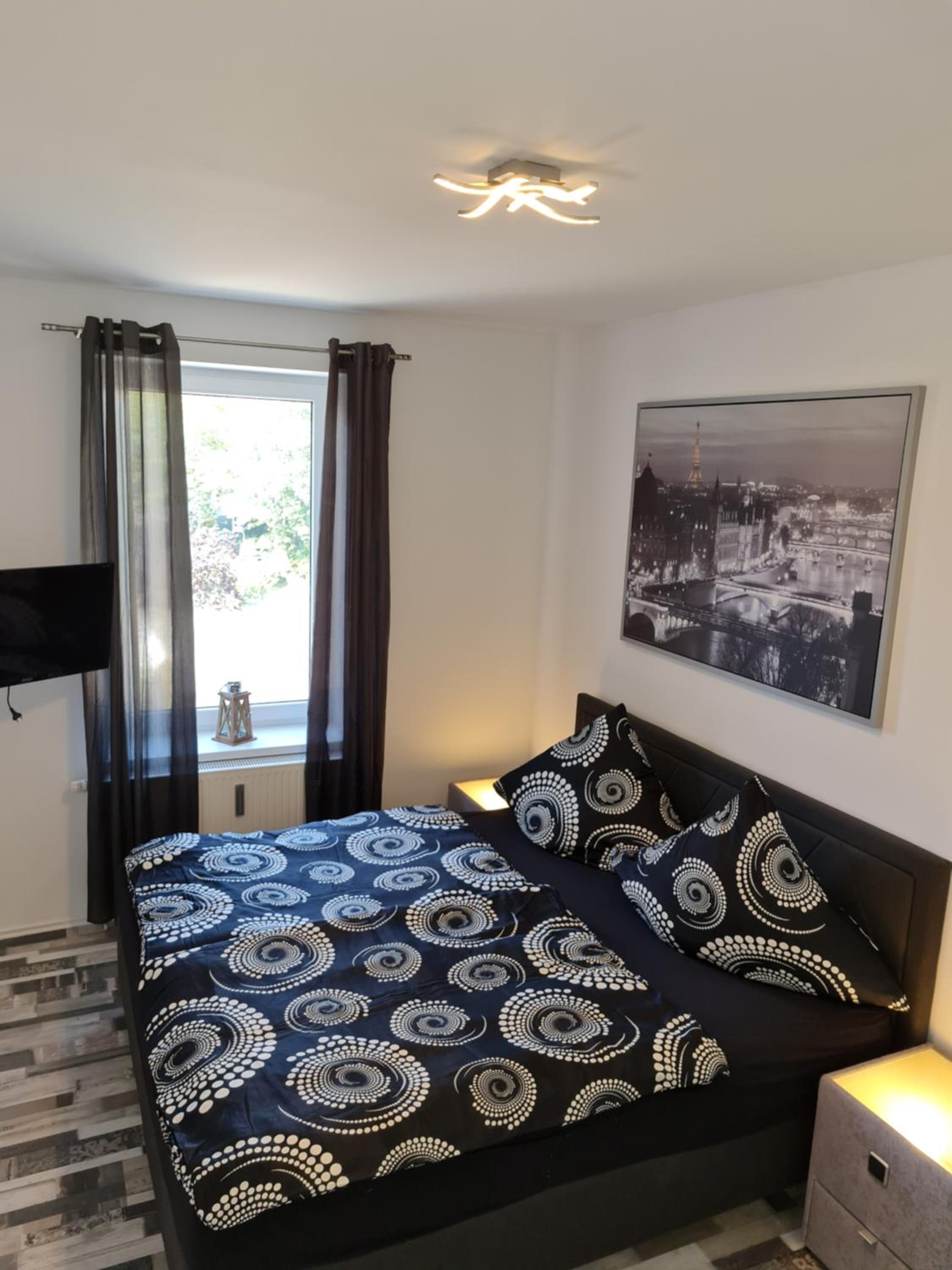 One-Bedroom Apartment photo 1