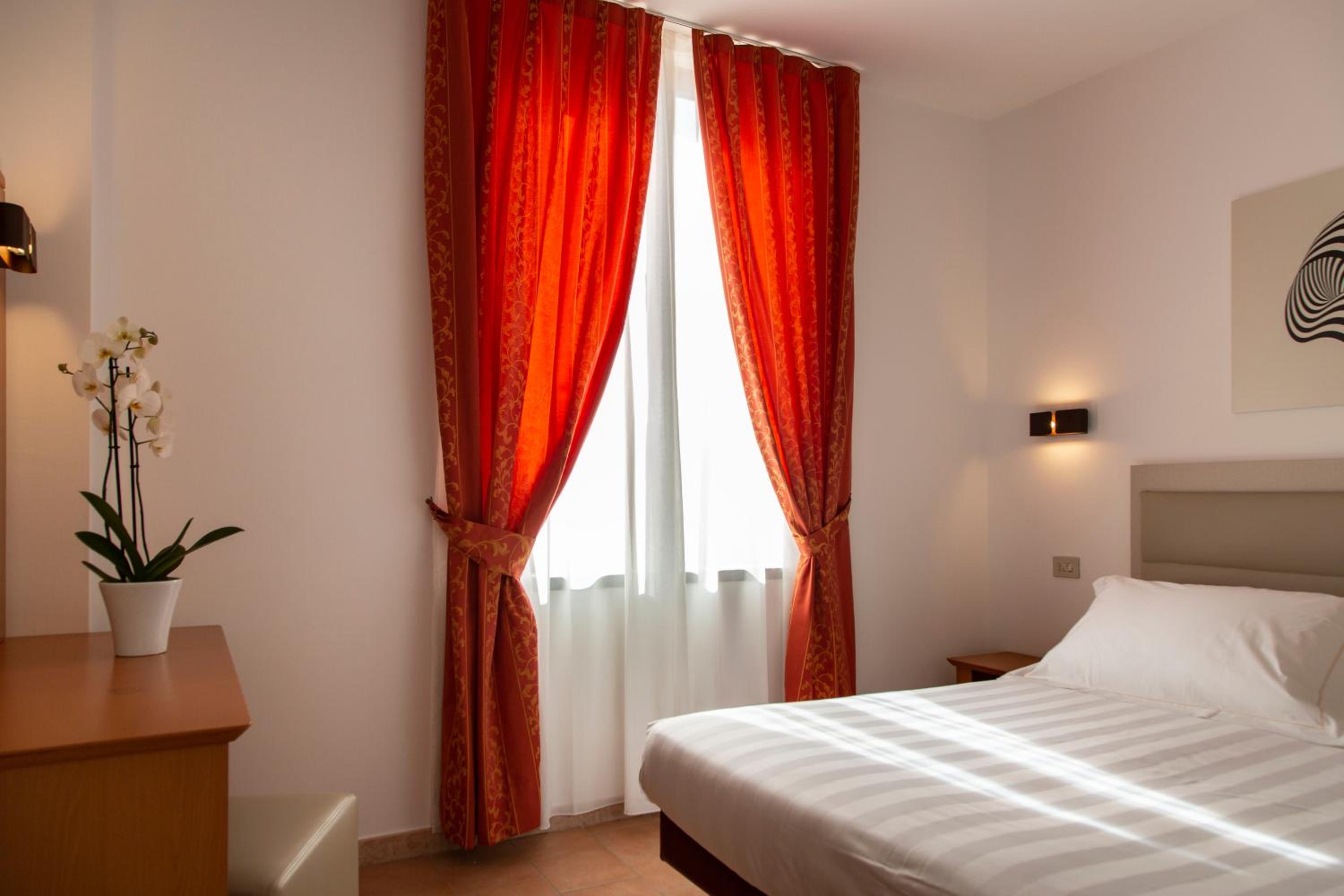 Standard Double or Twin Room photo 3