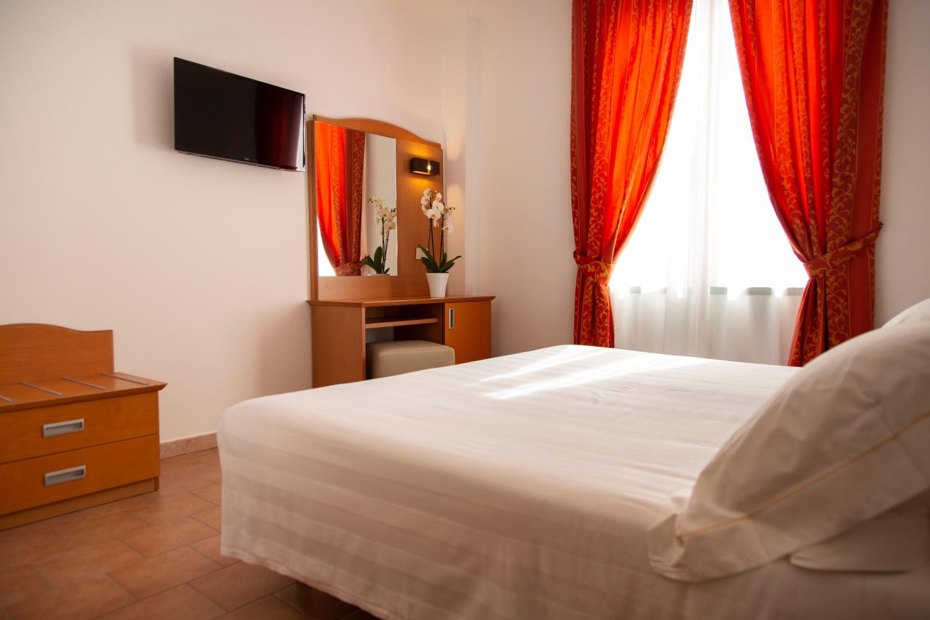 Standard Double or Twin Room photo 2