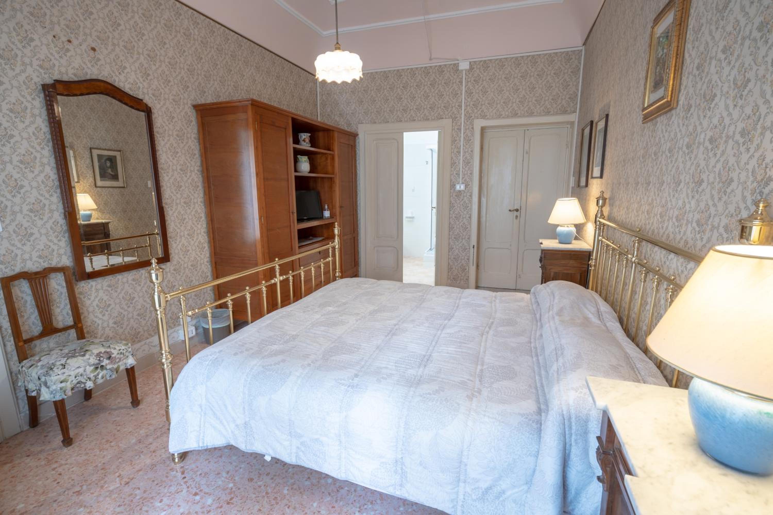 Double Room with Balcony - Photo 2