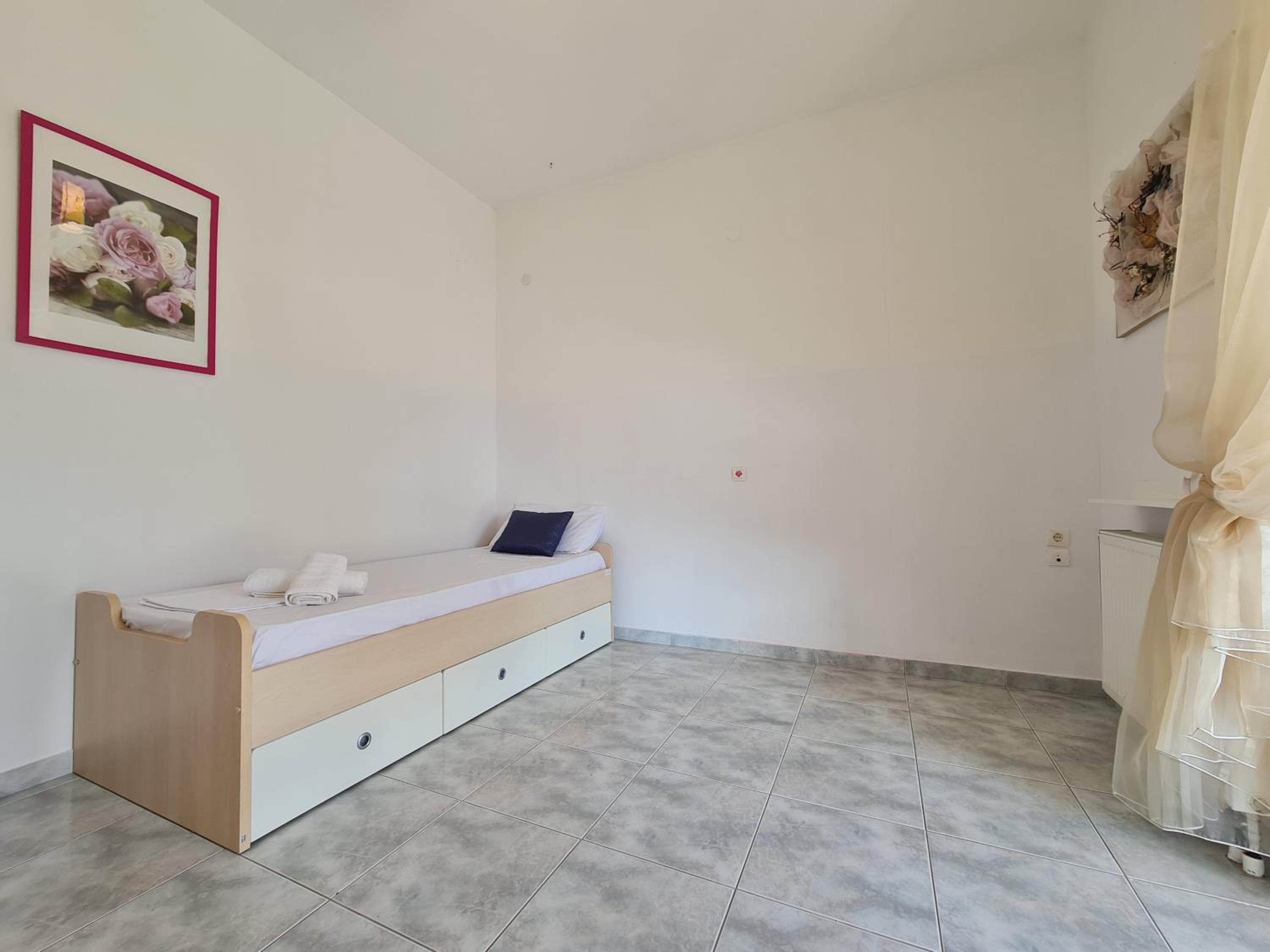 Three-Bedroom Apartment - Photo 4