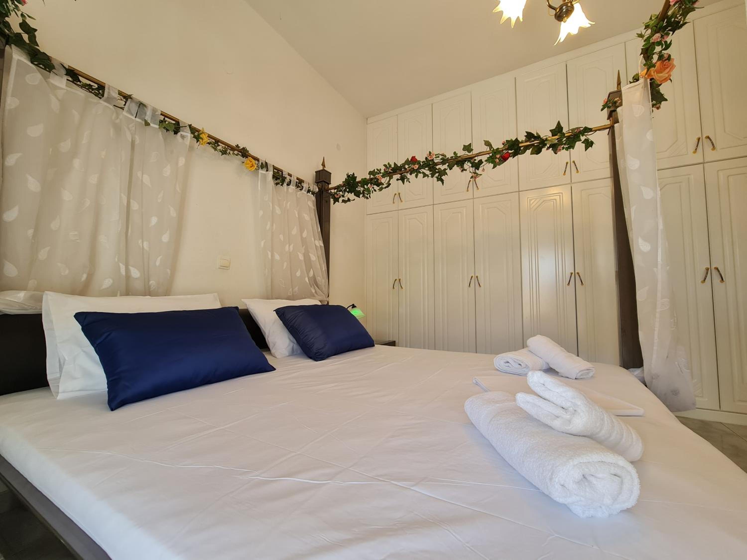 Three-Bedroom Apartment - Photo 41