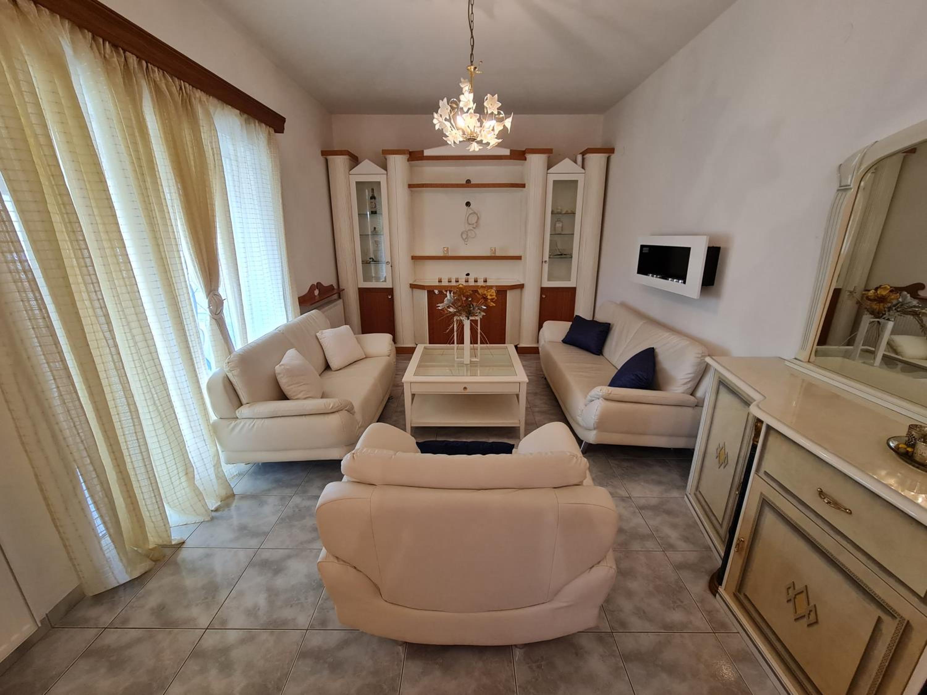 Three-Bedroom Apartment - Photo 15