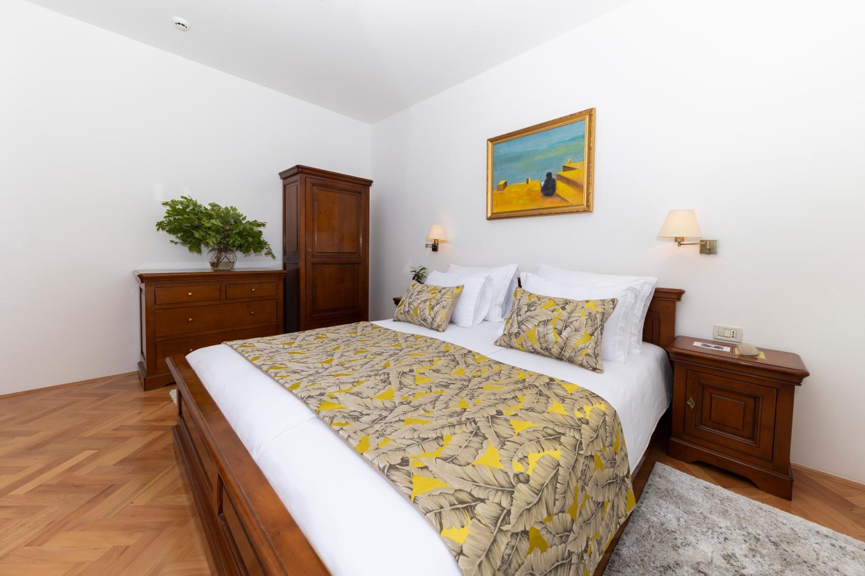 Deluxe Double Room with Sea View - Photo 3