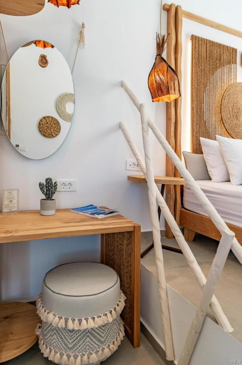 Cozy Double Room with Pool View - Photo 4