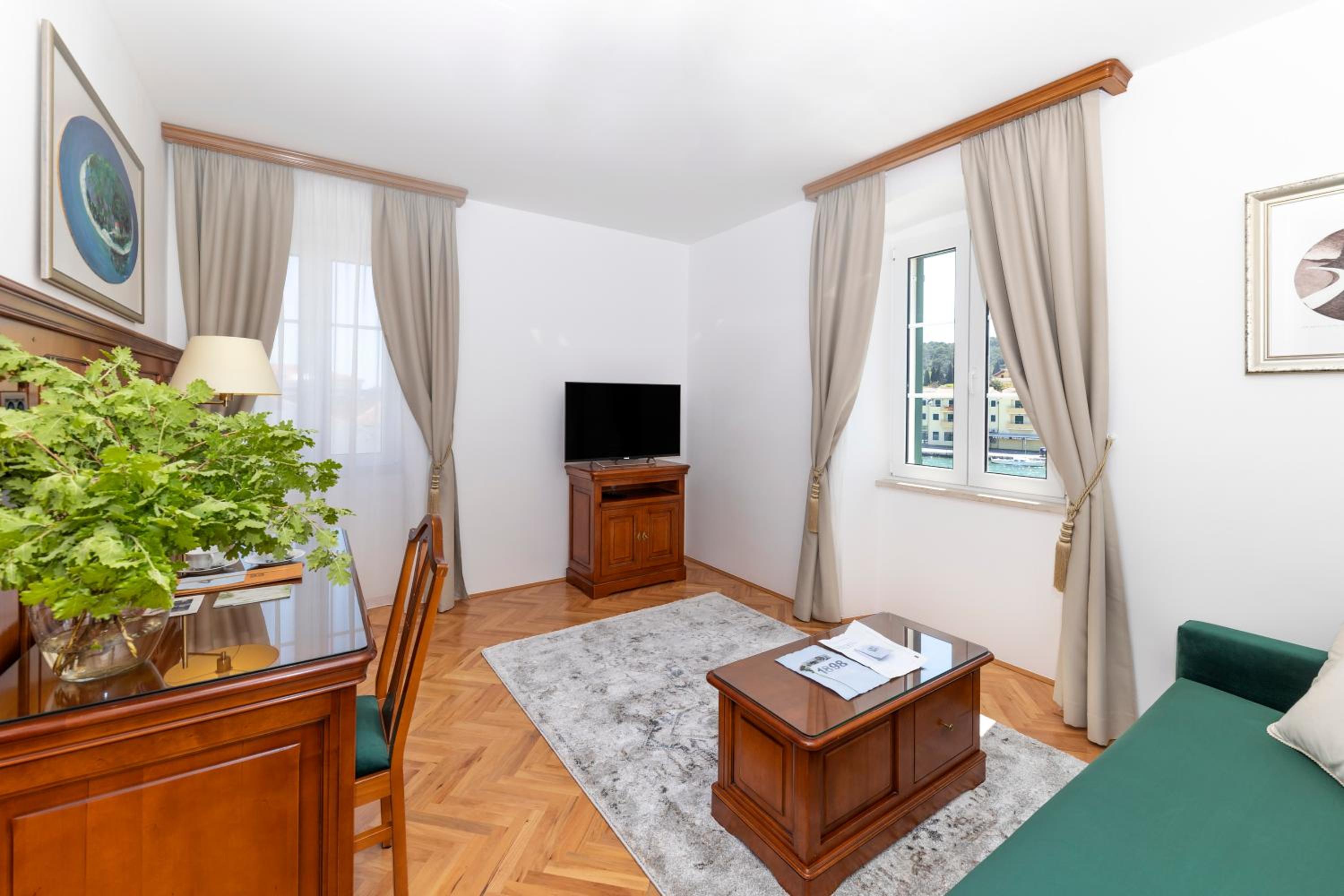 Deluxe Twin Room with Sea View - Photo 3
