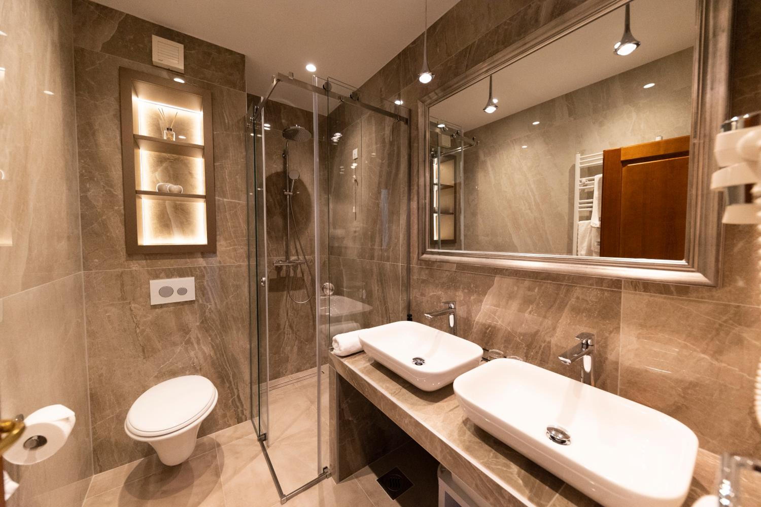 Deluxe Twin Room with Sea View - Photo 6