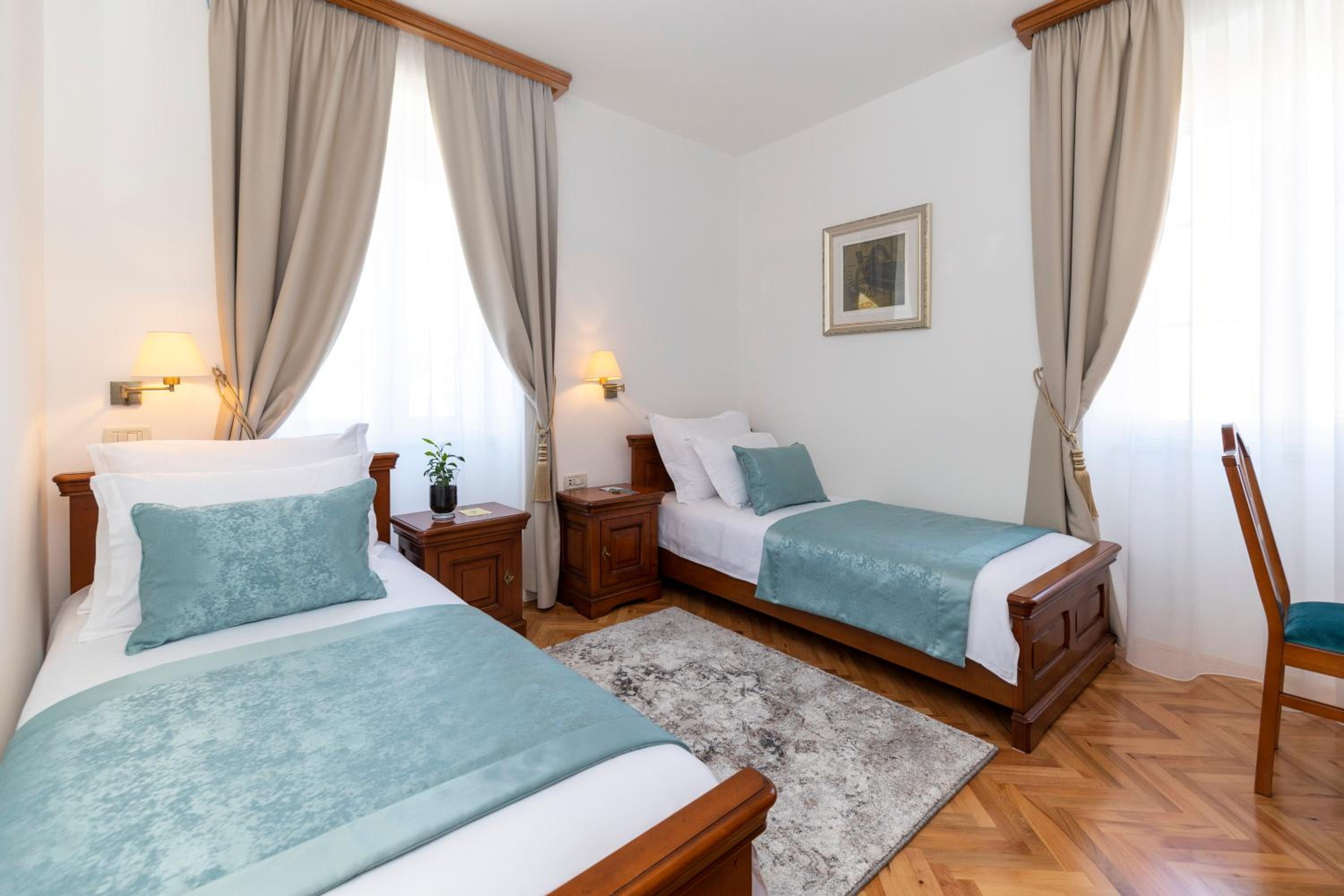 Deluxe Twin Room with Sea View - Photo 2