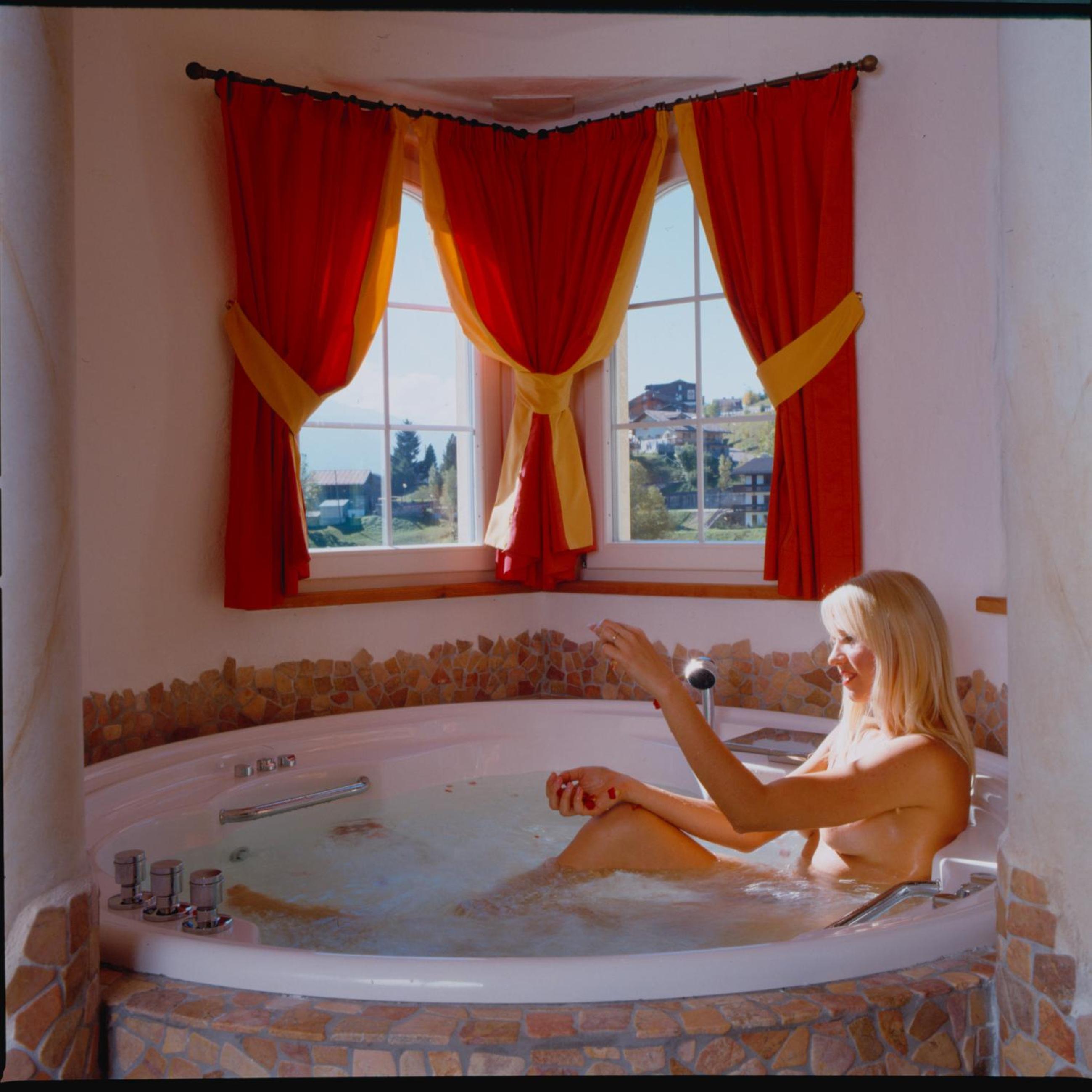 Deluxe Suite with Spa Bath - Photo 5