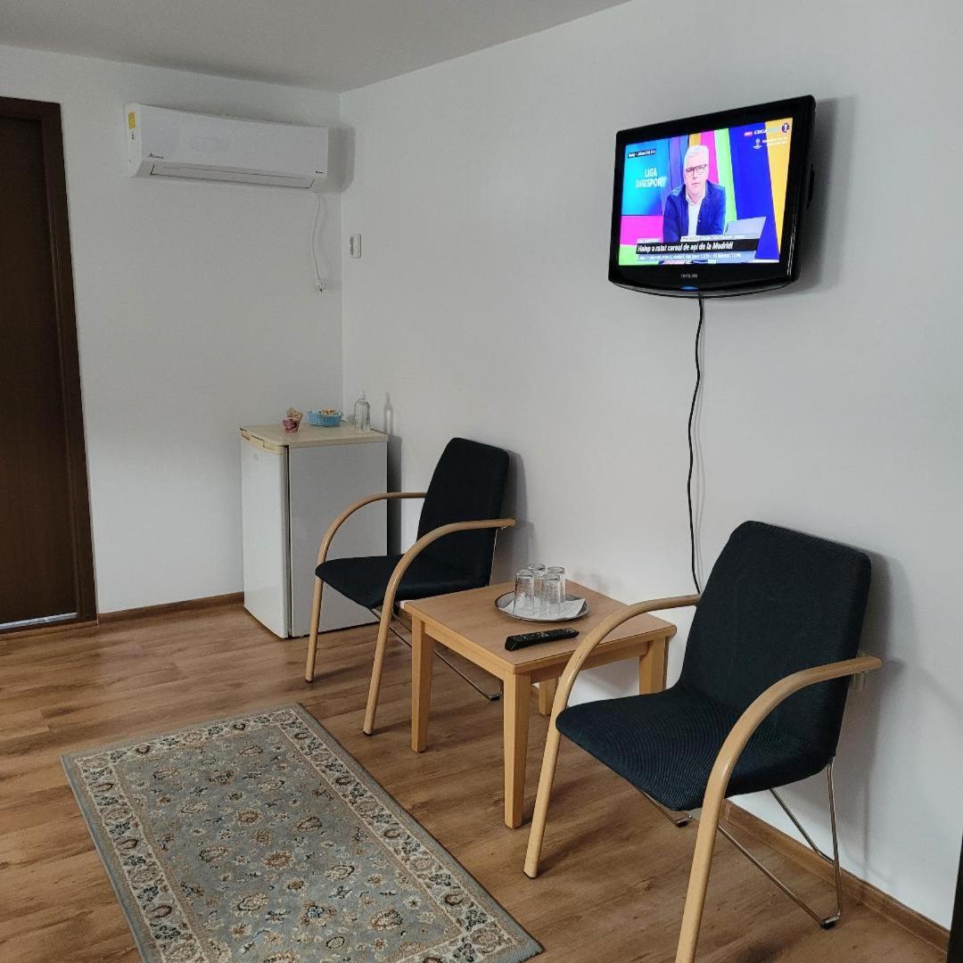 One-Bedroom Apartment - Photo 4