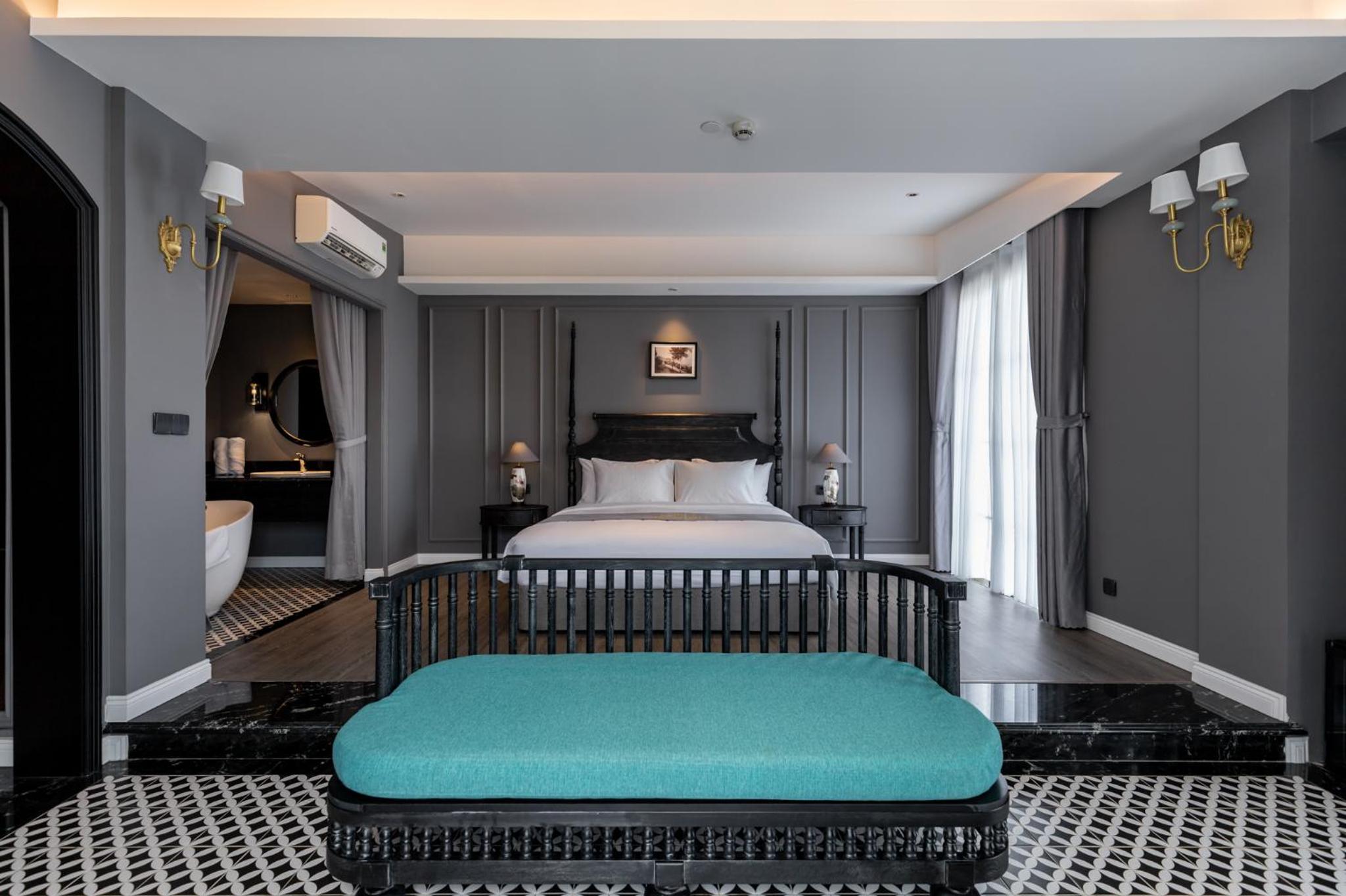 Suite With Mountain View