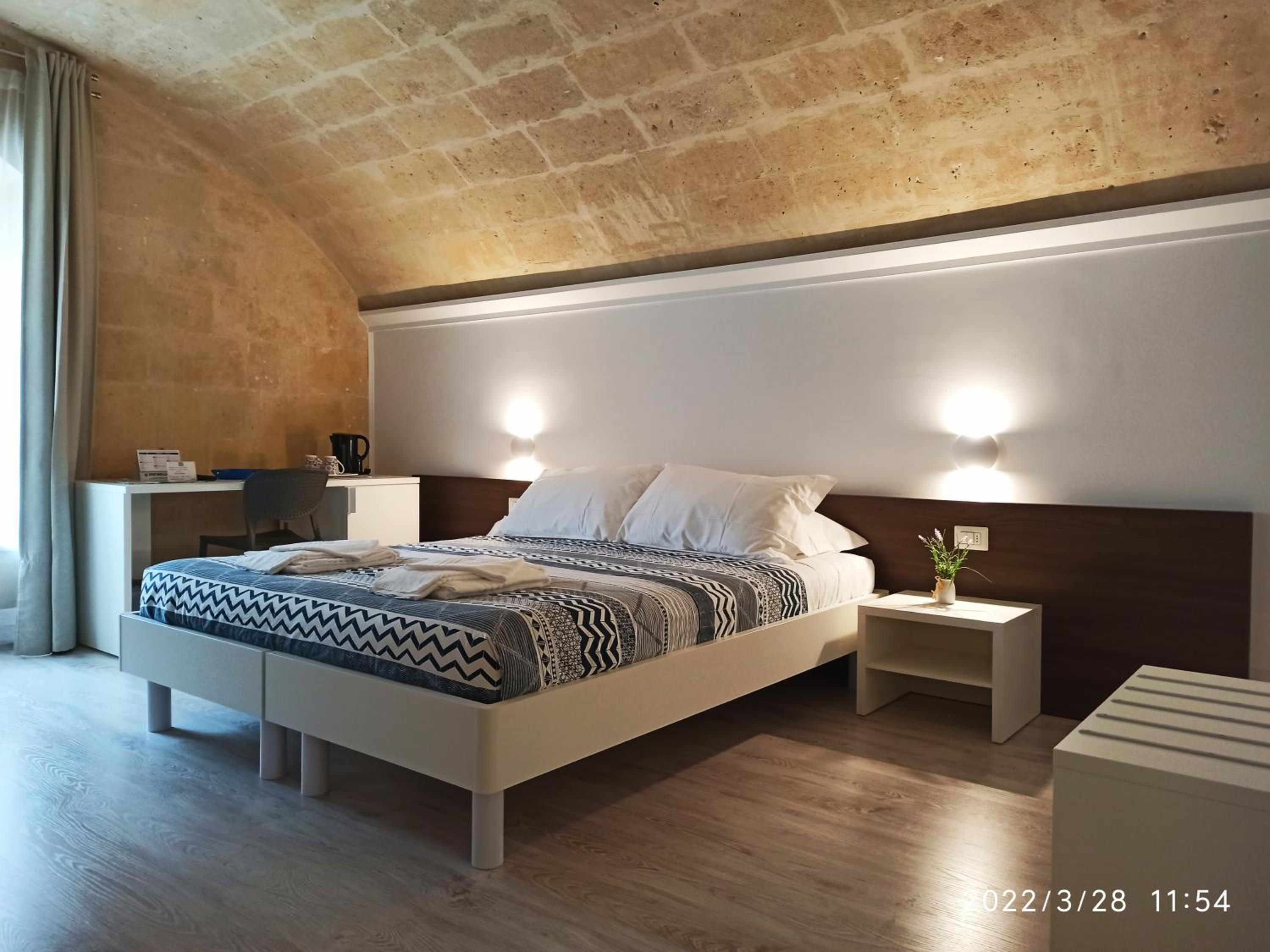 Large Double or Twin Room - Photo 1