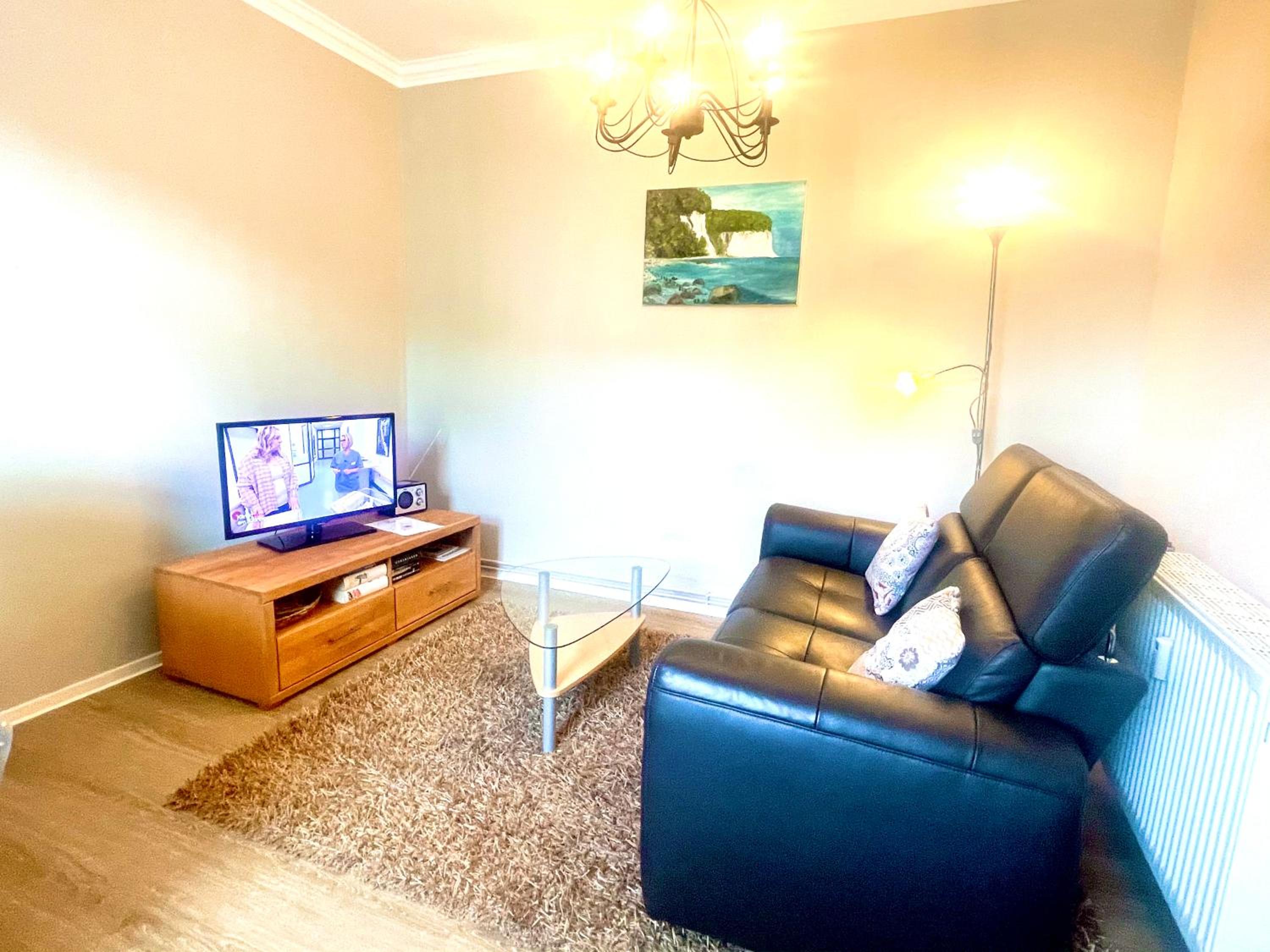One-Bedroom Apartment photo 1