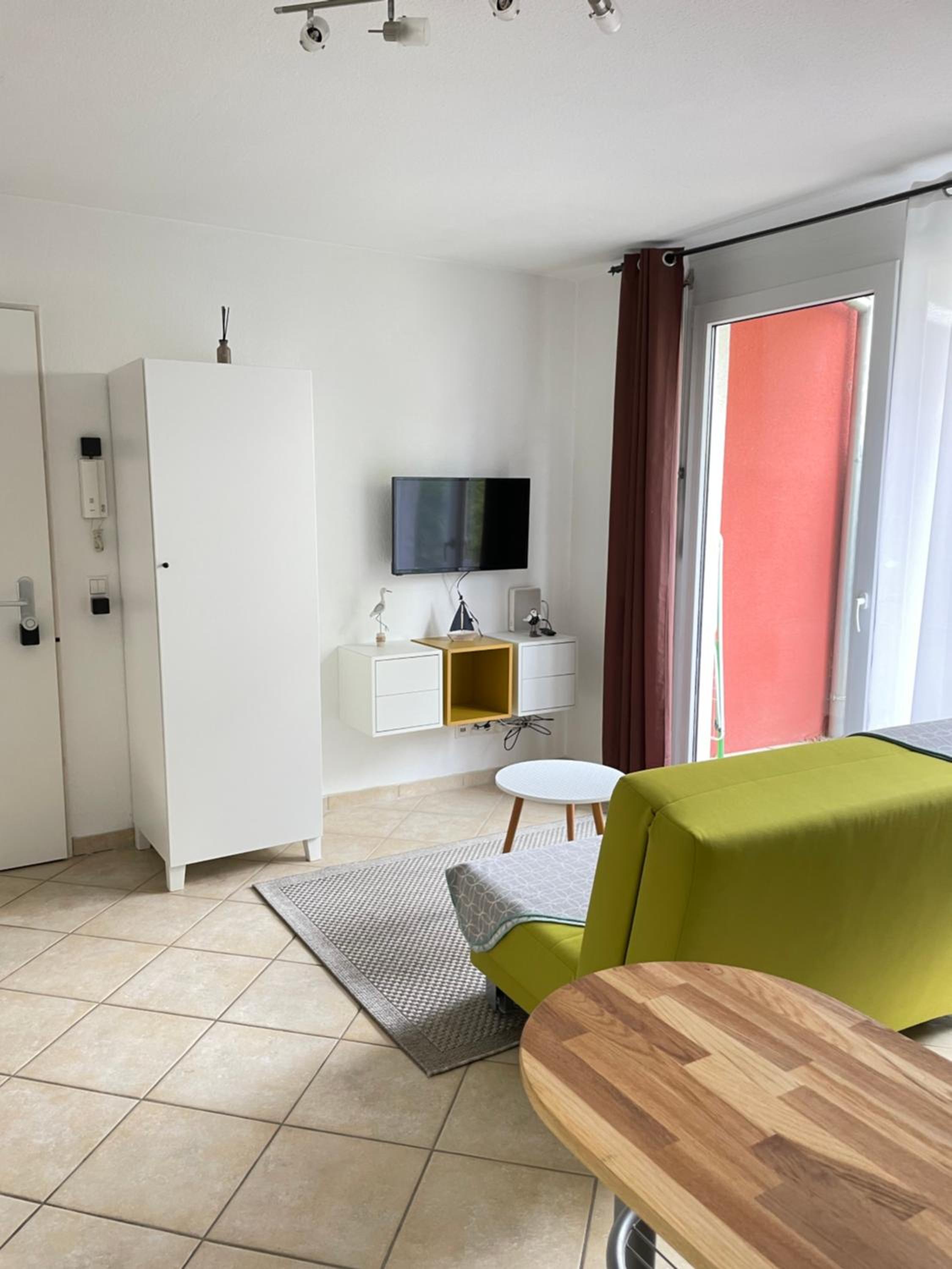 Apartment with Terrace photo 2