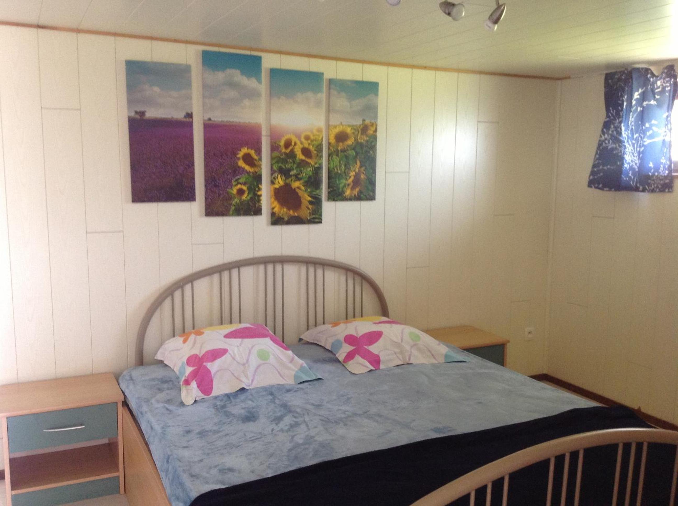 One-Bedroom Apartment - Photo 1