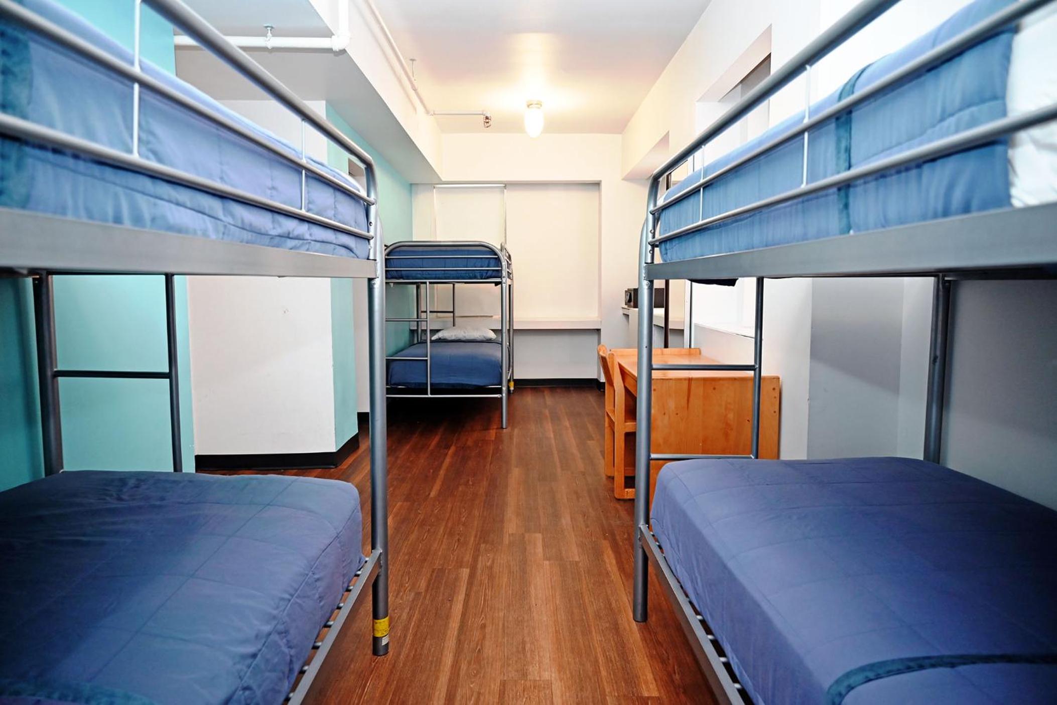 Private 6-Bed Dormitory Room with Shared Bathroom photo 1
