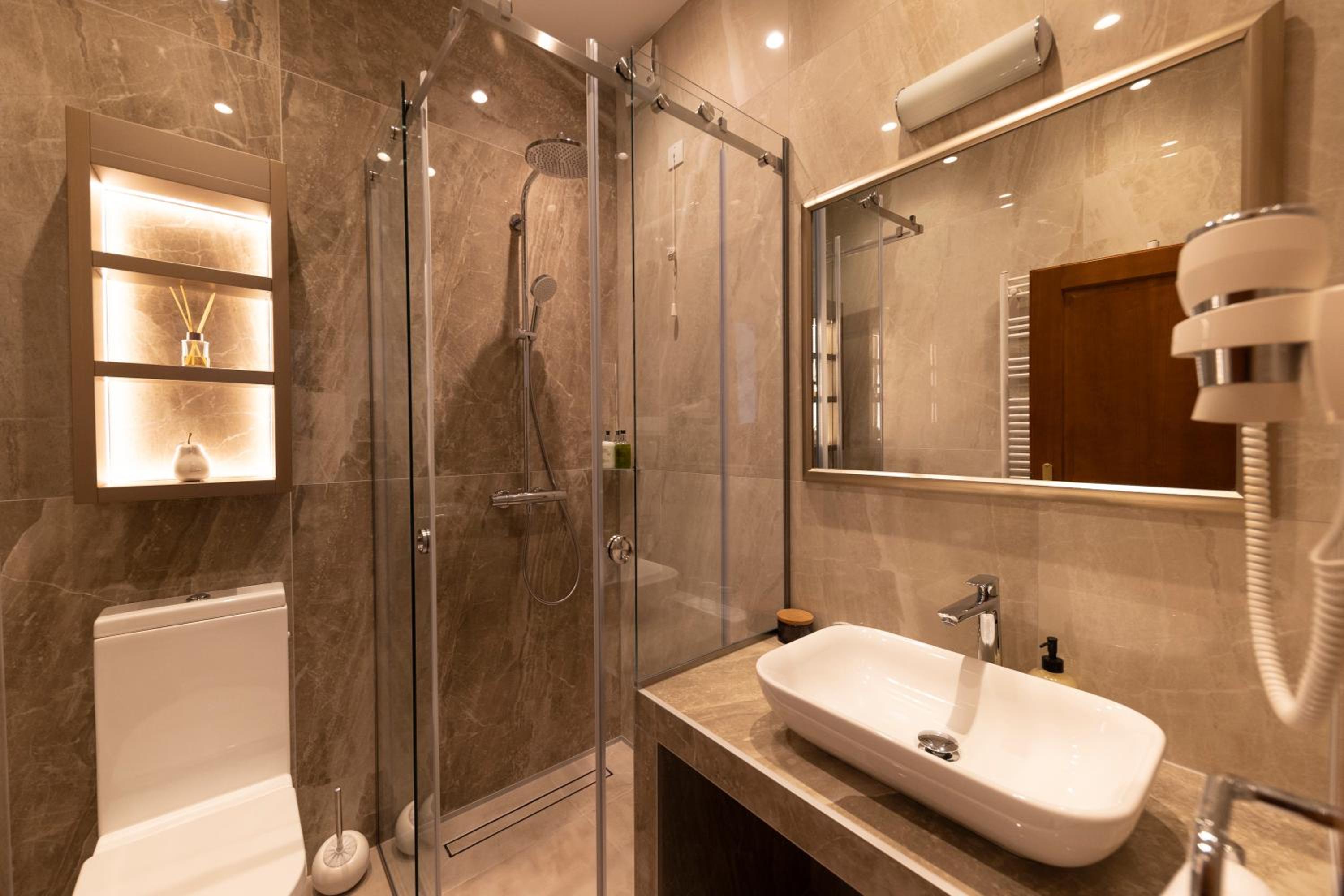 Standard Twin Room - Photo 9
