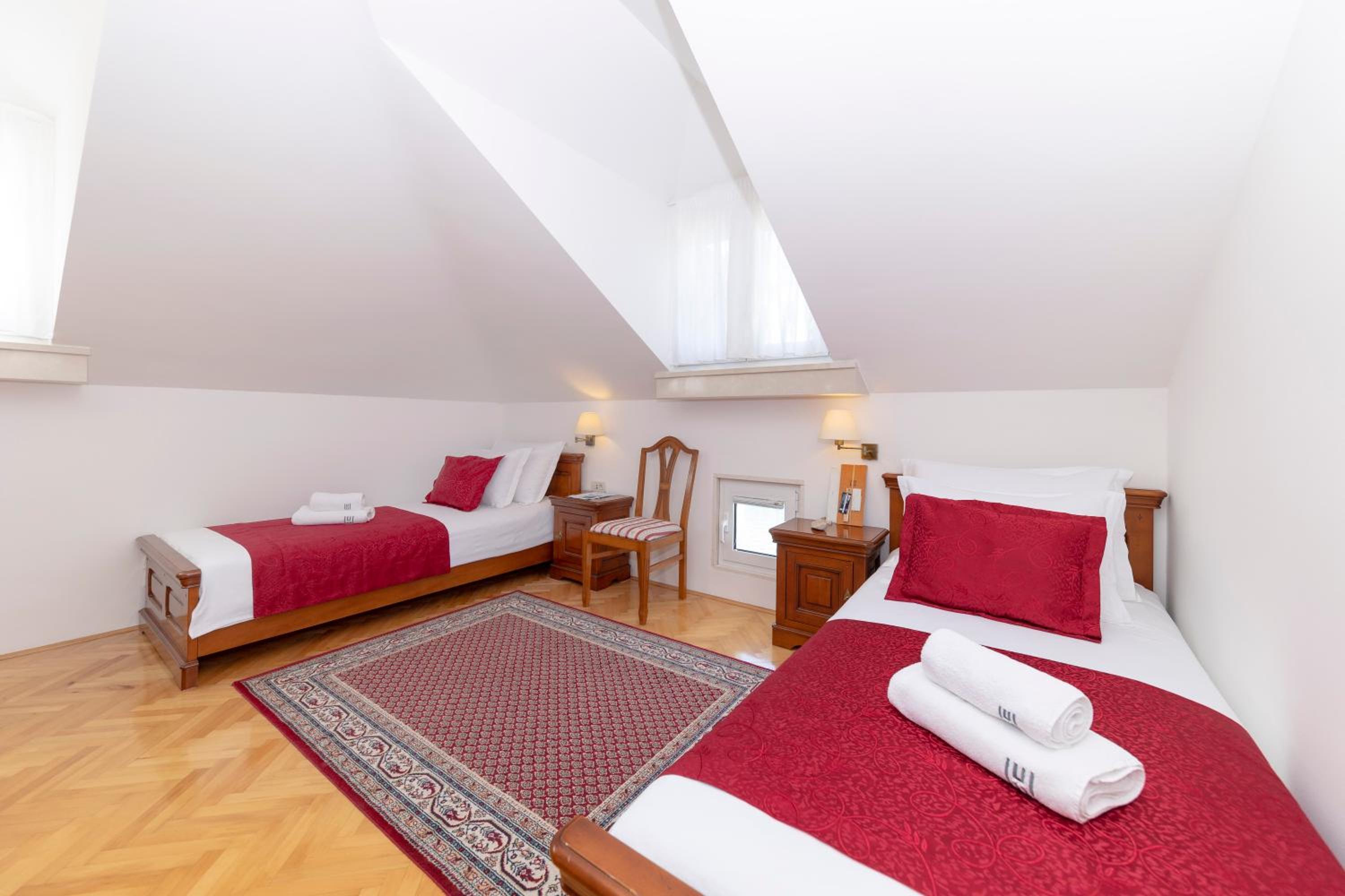 Standard Twin Room - Photo 5