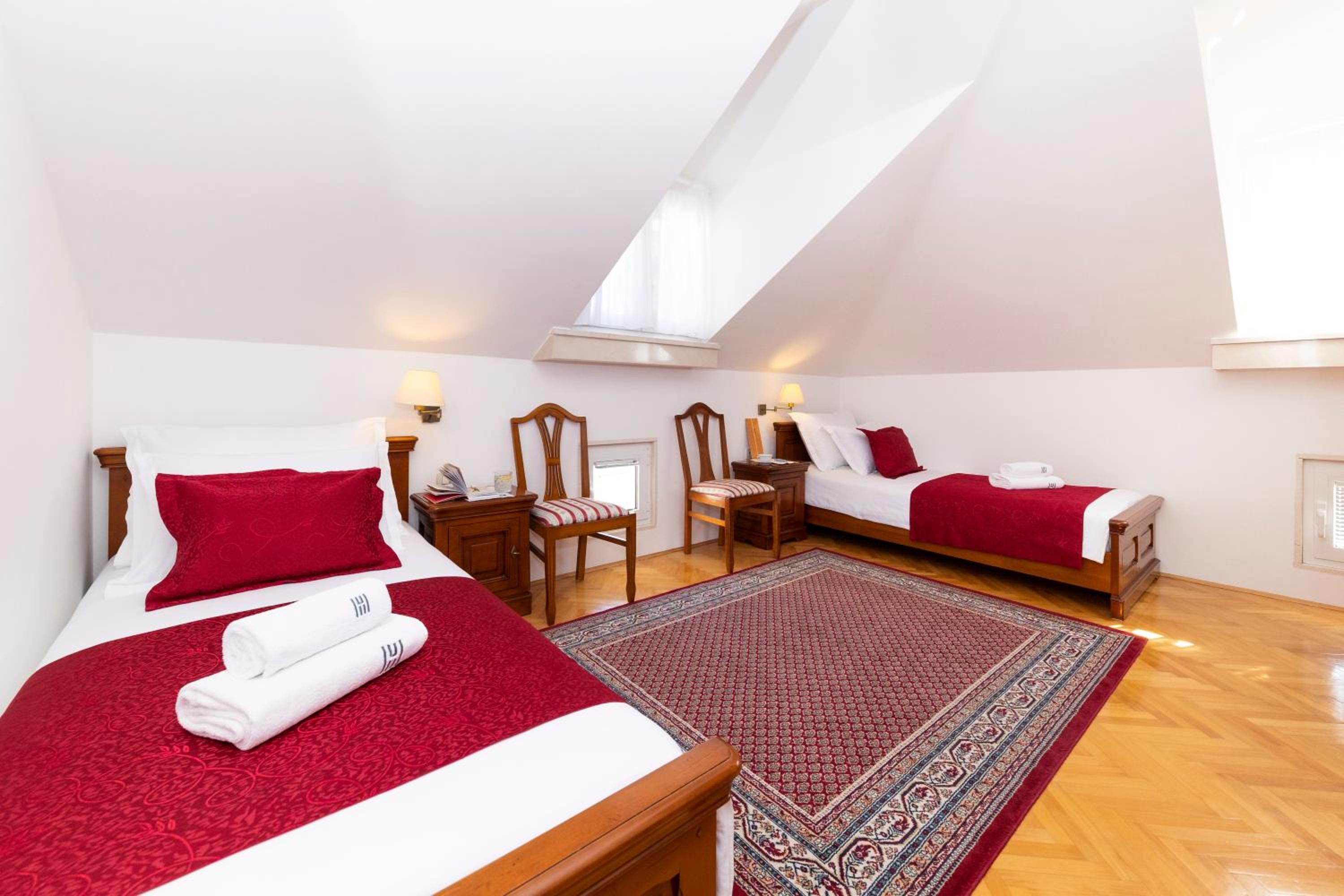 Standard Twin Room - Photo 1
