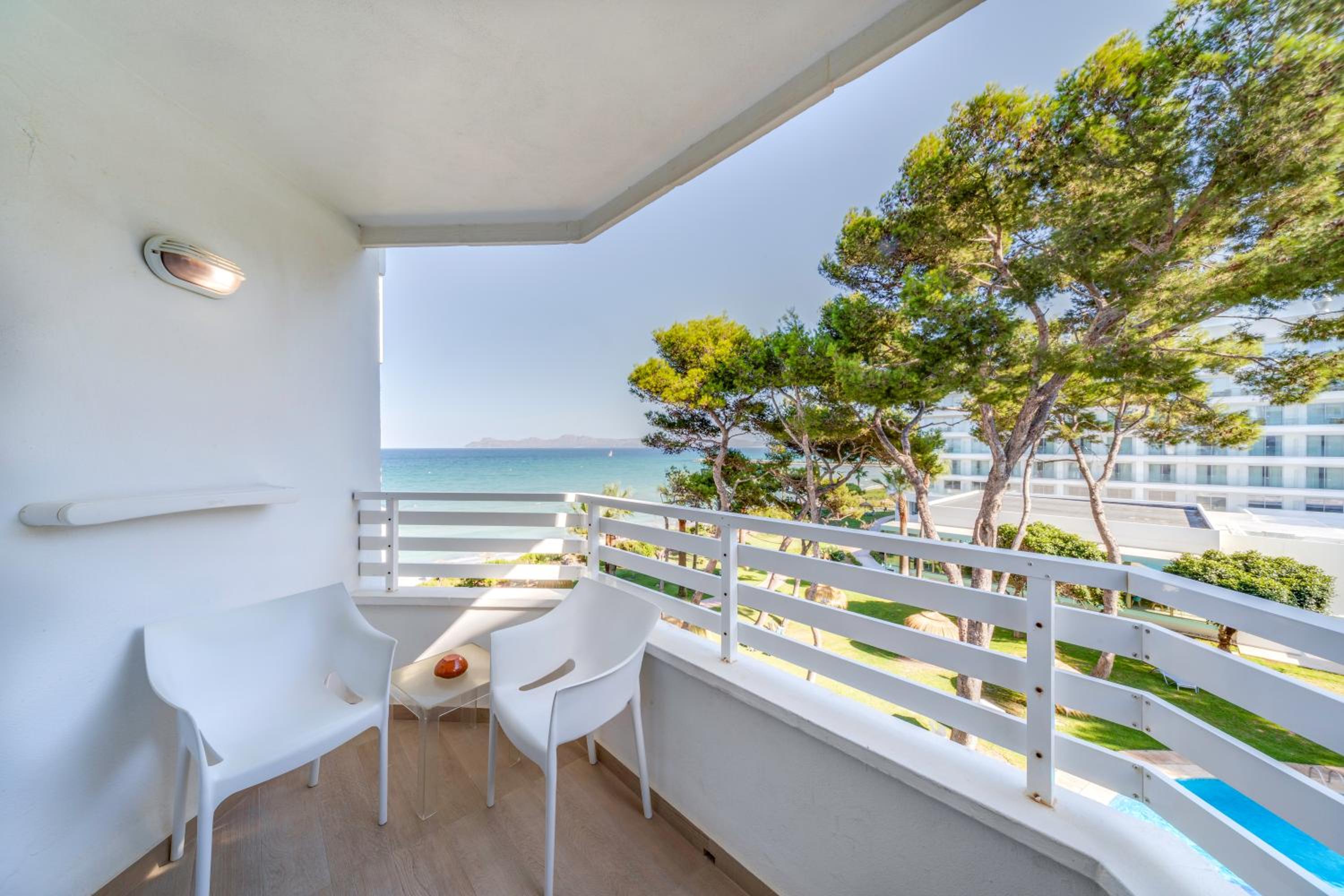 Suite Junior con vista lateral al mar
