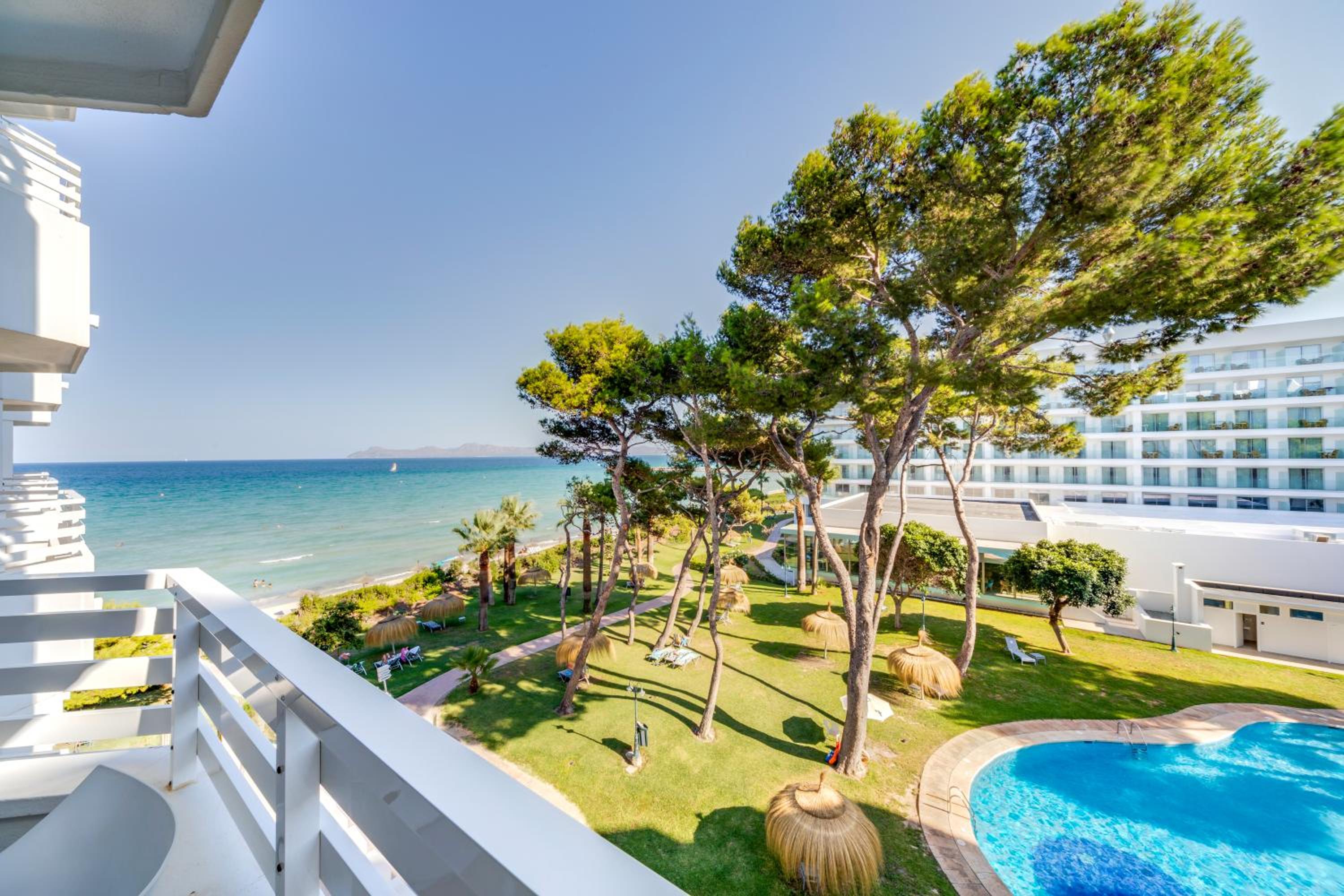 Suite Junior con vista lateral al mar