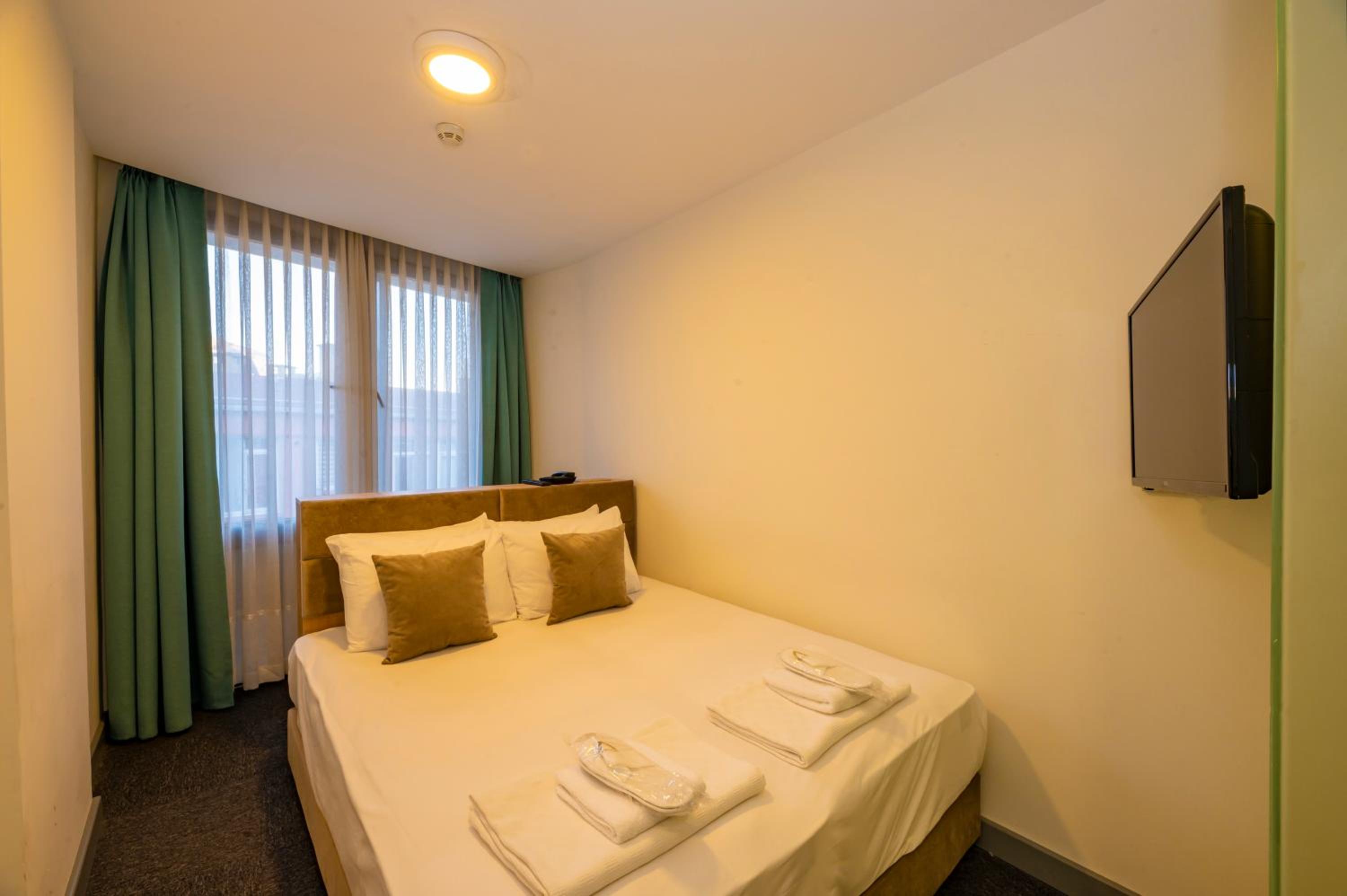 Economy Double Room photo 3