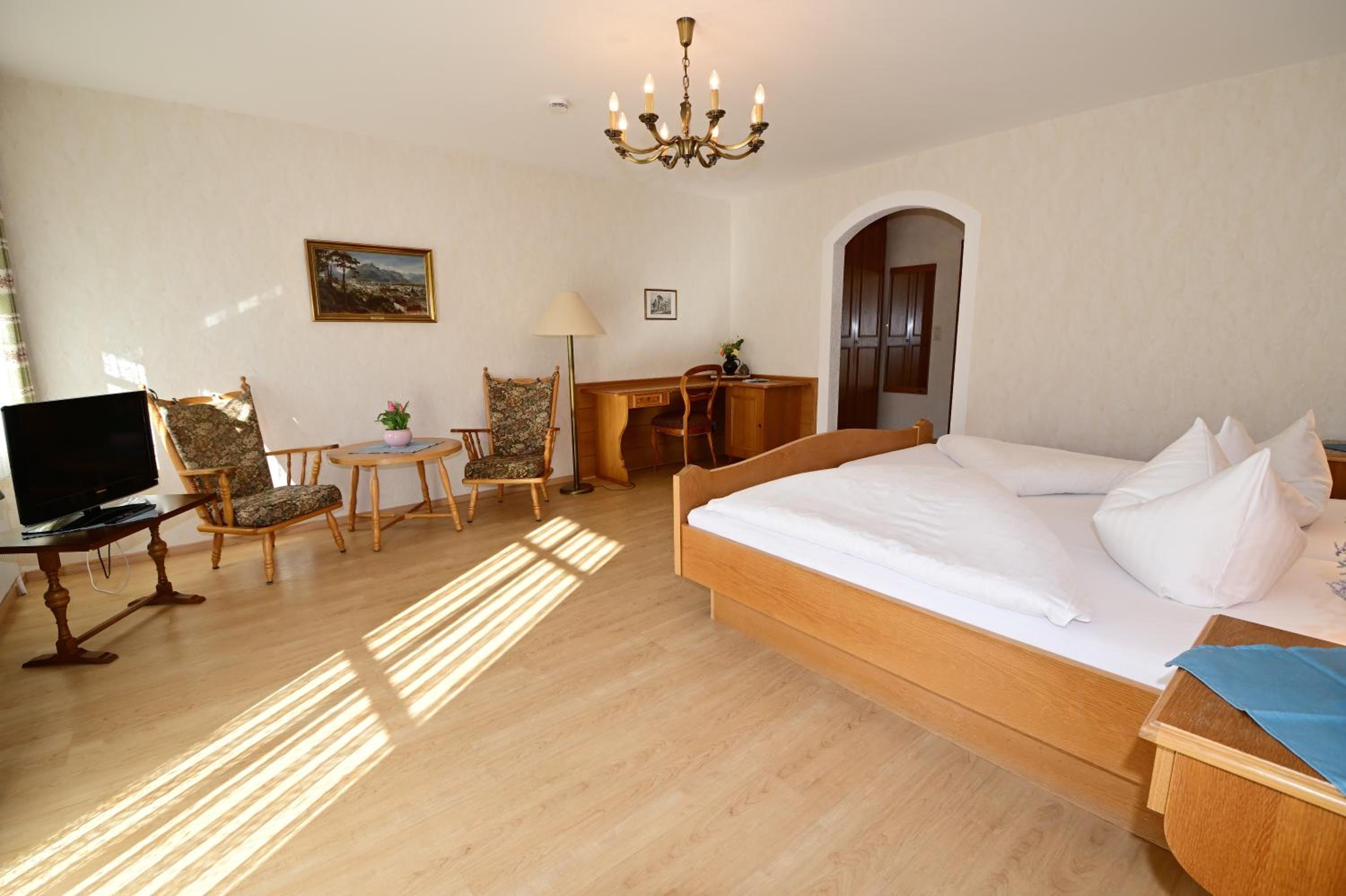 Double Room with Balcony - Photo 1