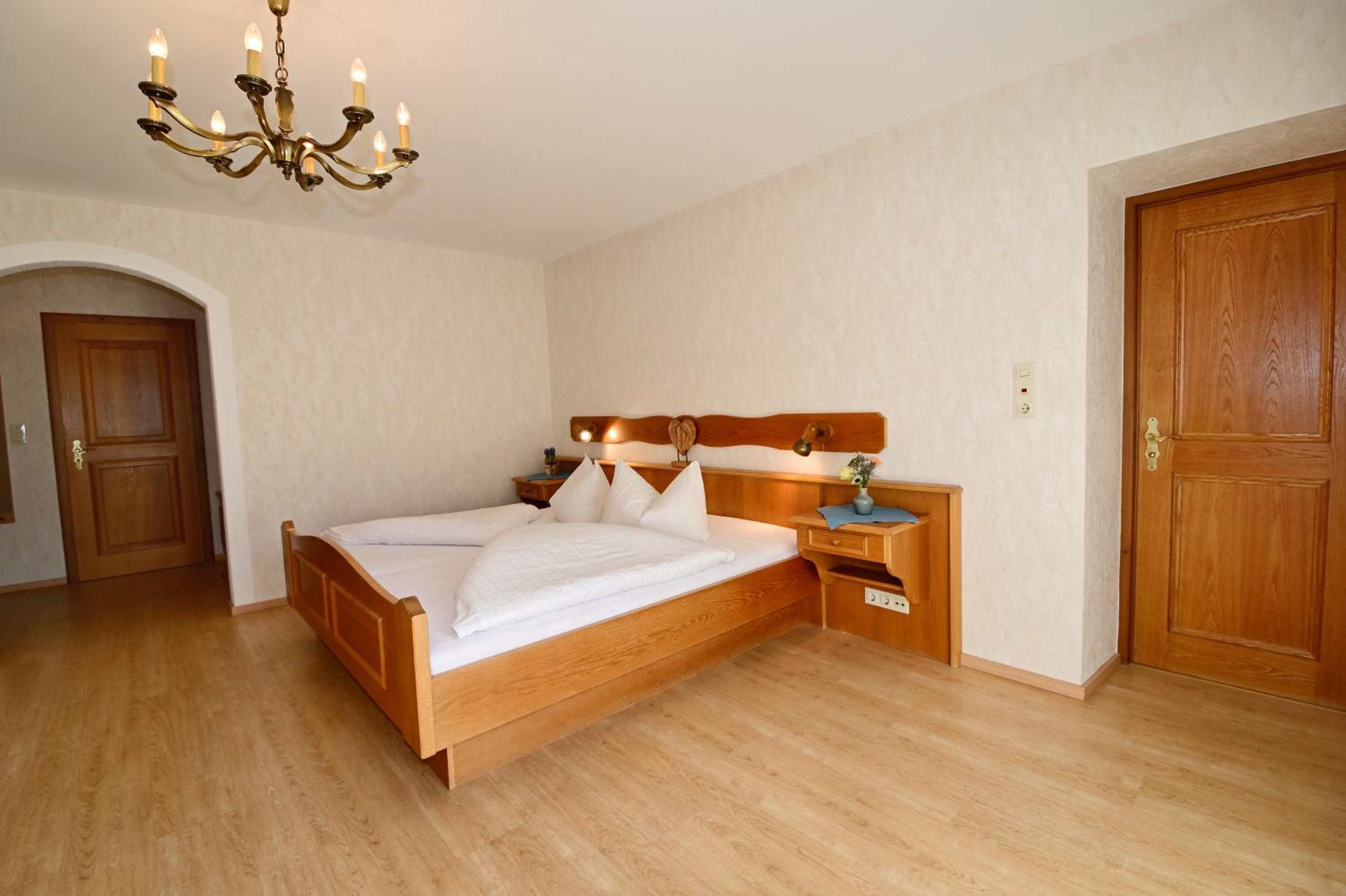 Double Room with Balcony - Photo 4
