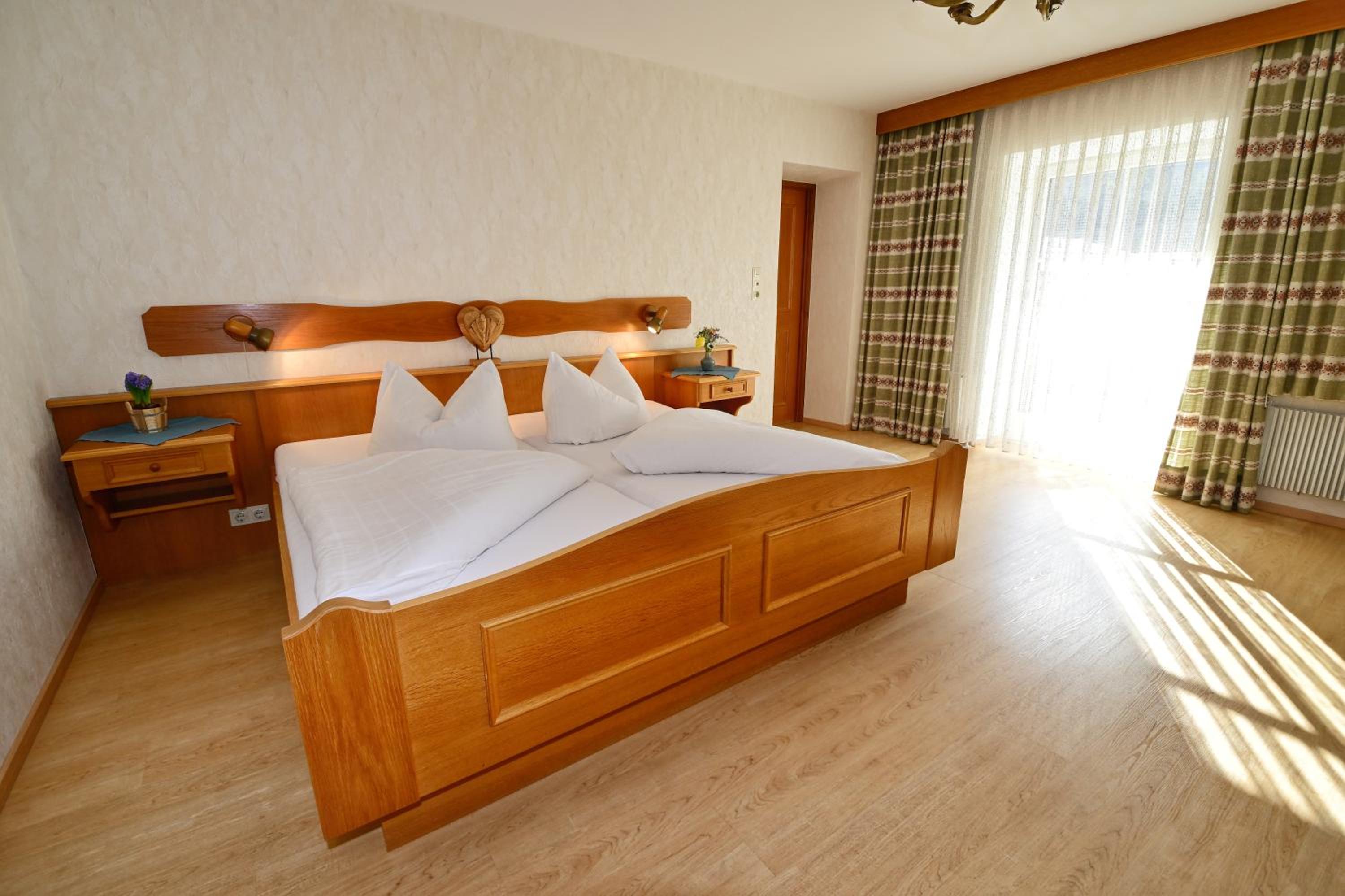 Double Room with Balcony - Photo 5