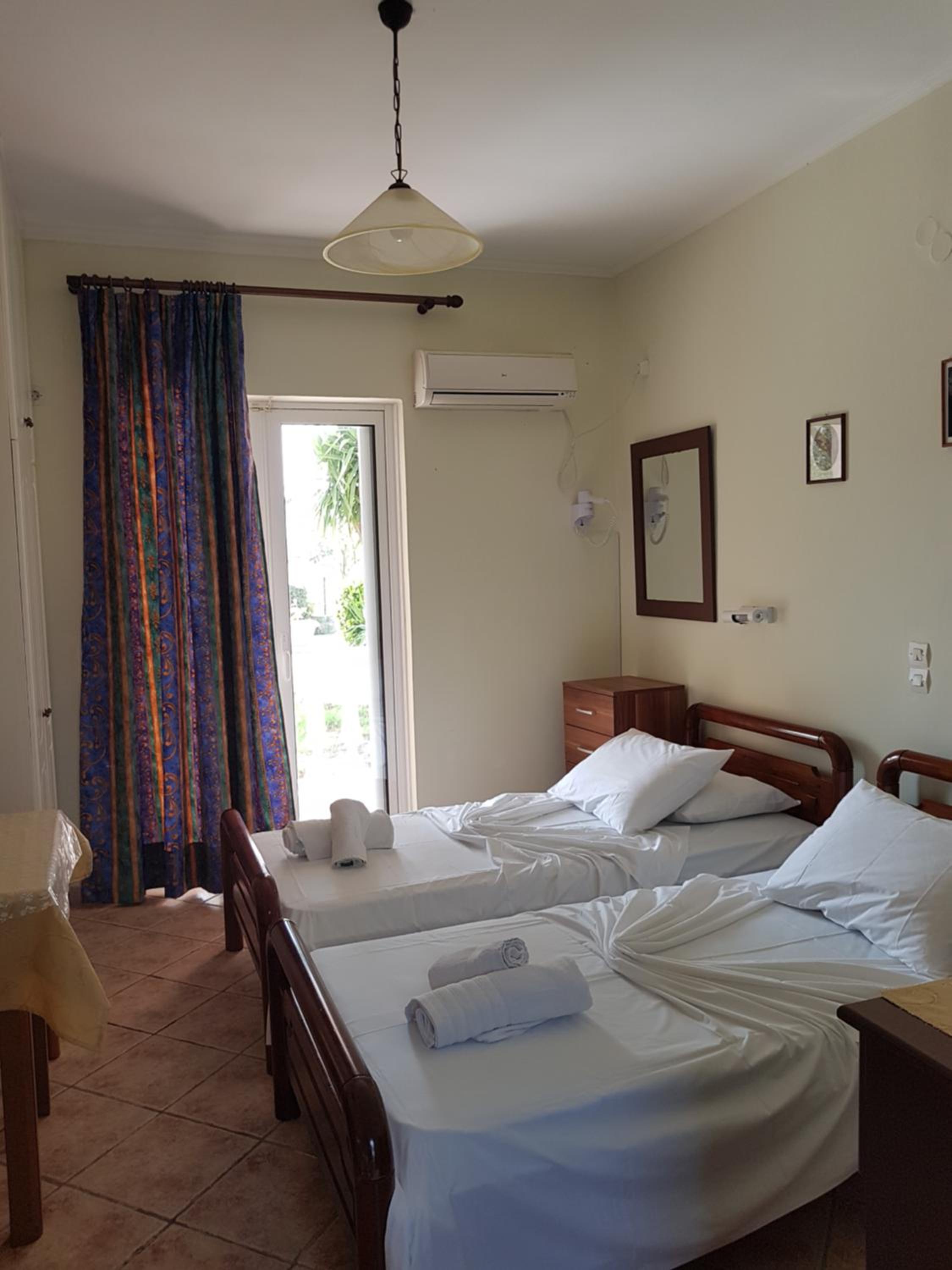 Twin Room with Private Bathroom - Photo 1